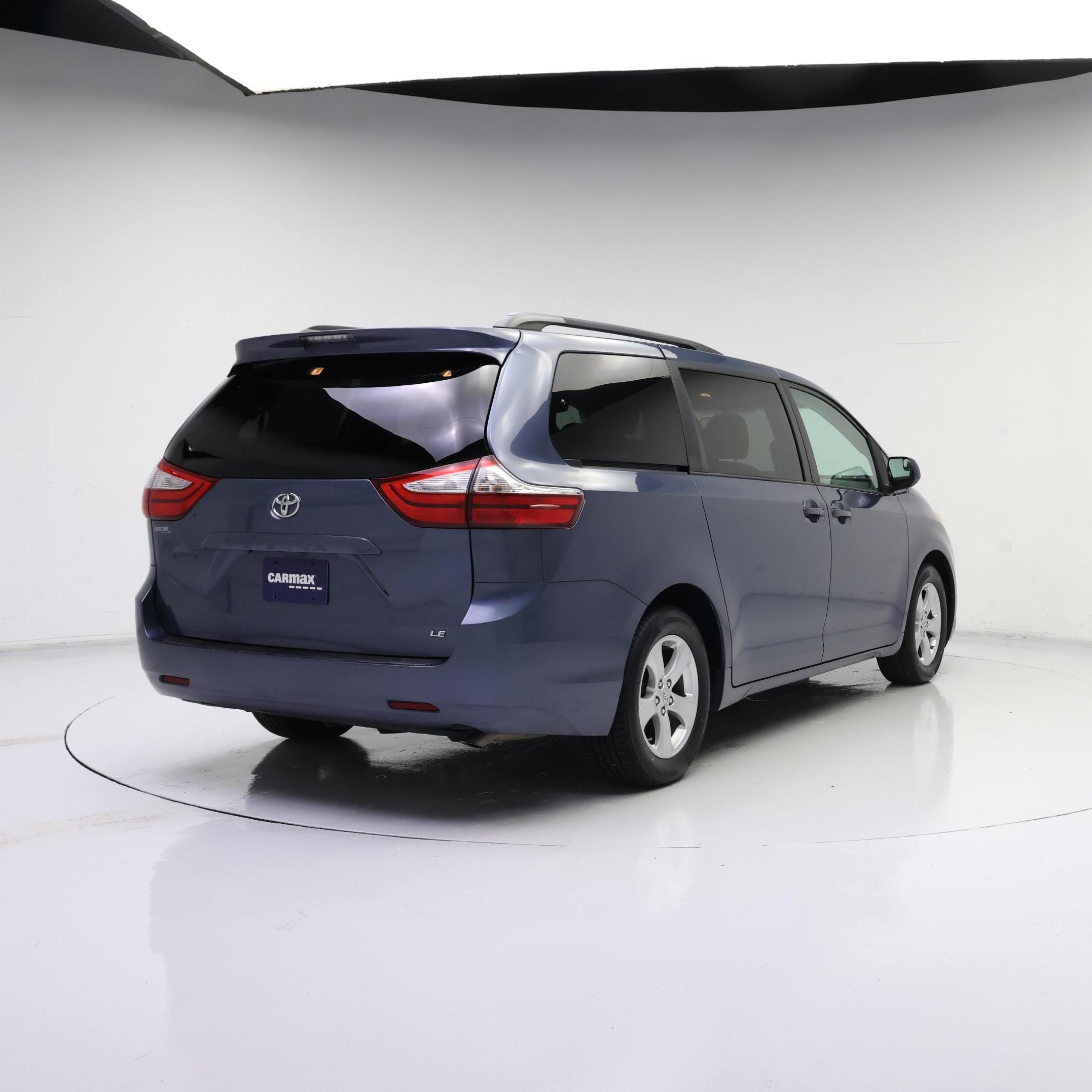 Thumbnail: 2015 Toyota Sienna - 8