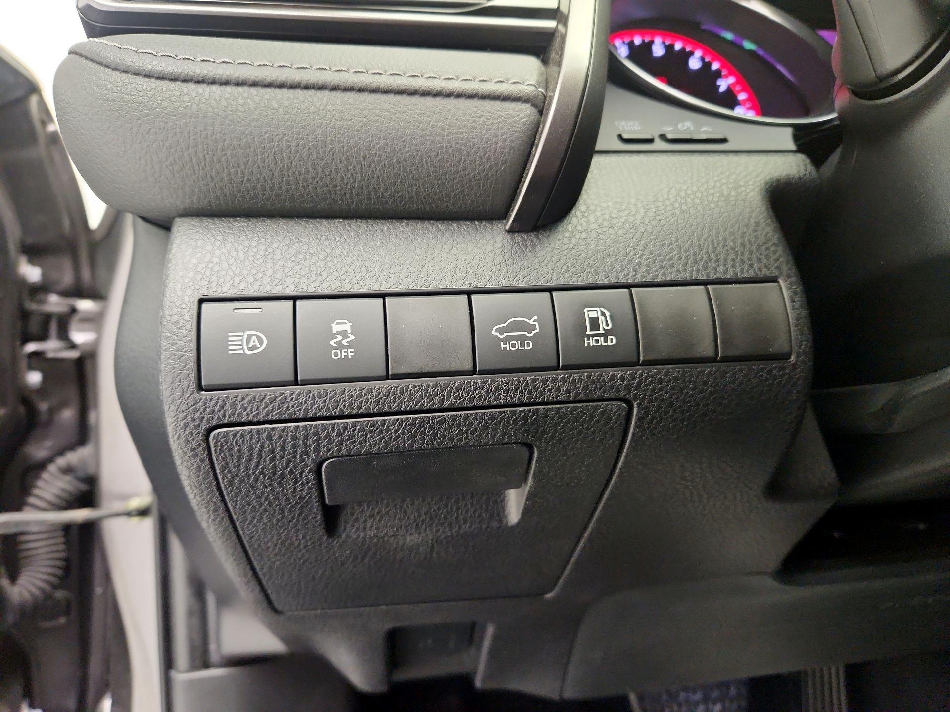 Thumbnail: 2020 Toyota Camry - 13