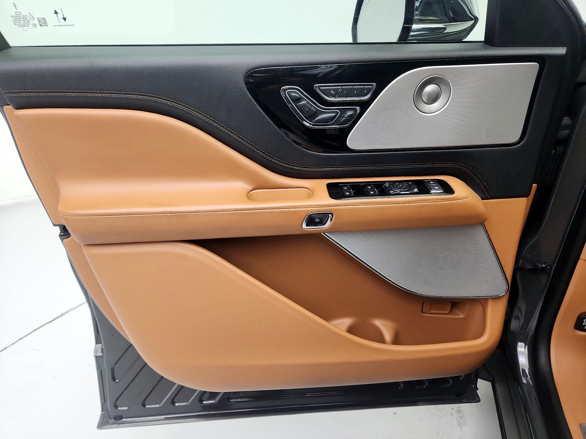 Thumbnail: 2020 Lincoln Aviator - 12
