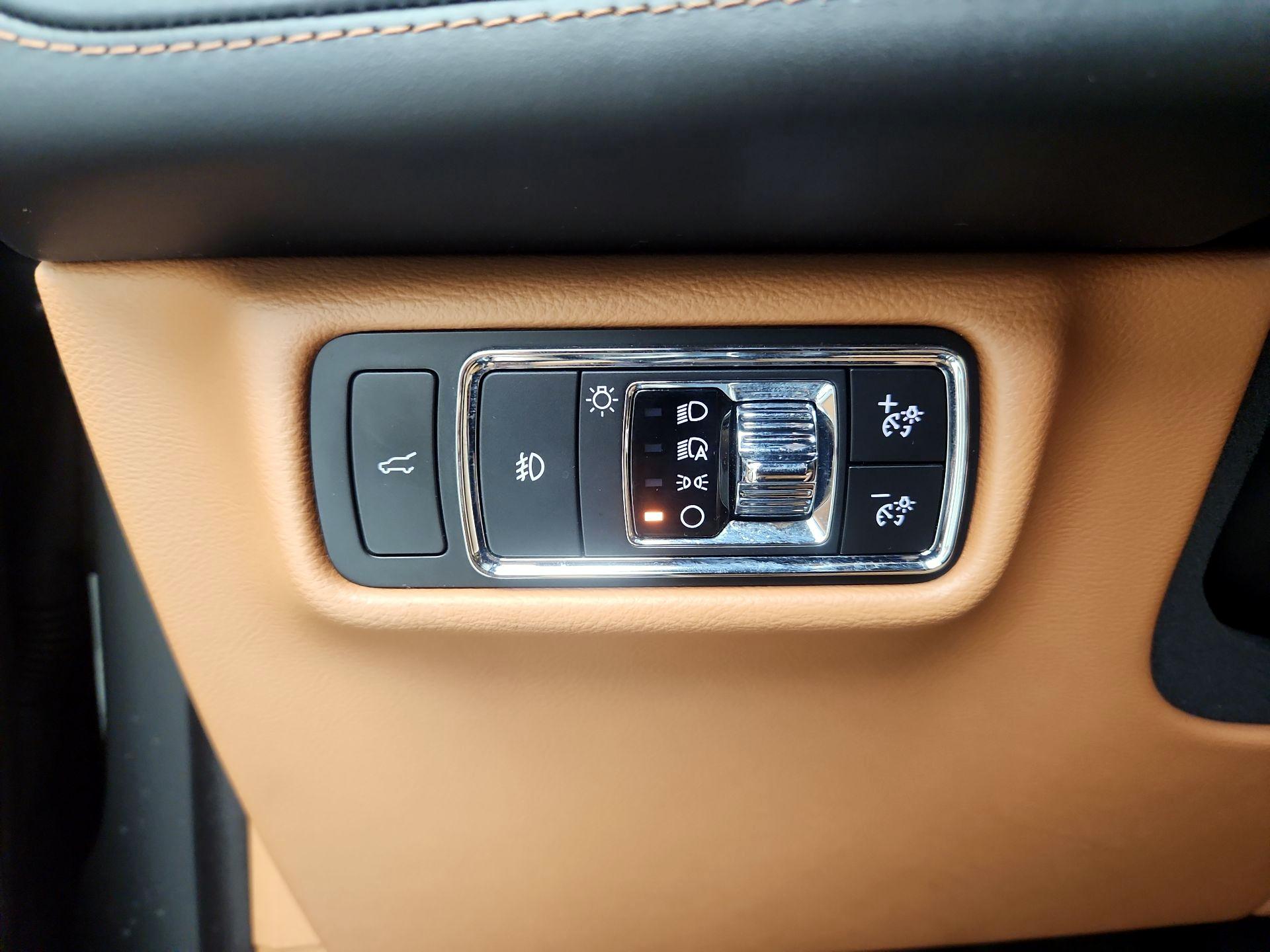 Thumbnail: 2020 Lincoln Aviator - 13