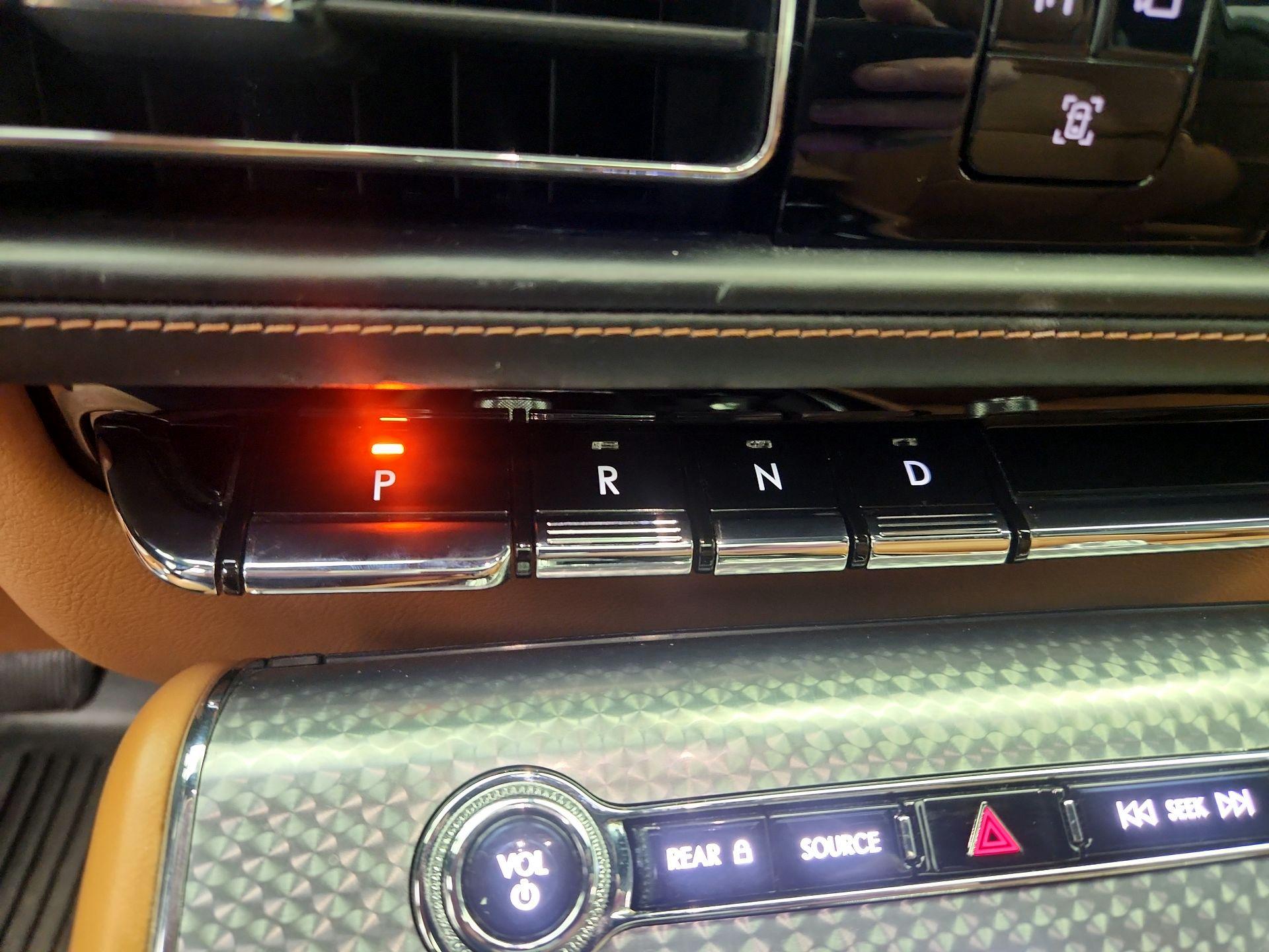 Thumbnail: 2020 Lincoln Aviator - 18