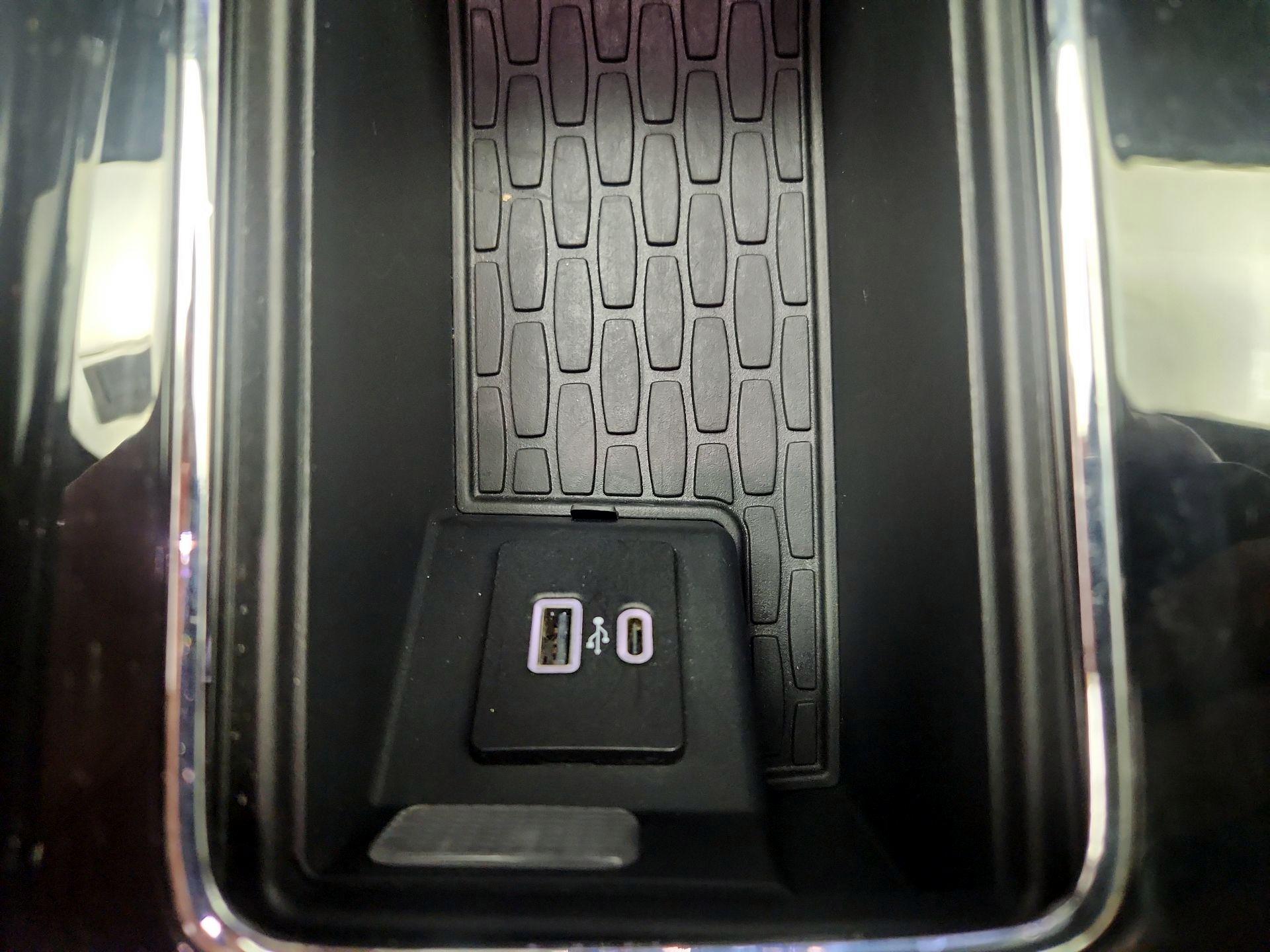 Thumbnail: 2020 Lincoln Aviator - 19