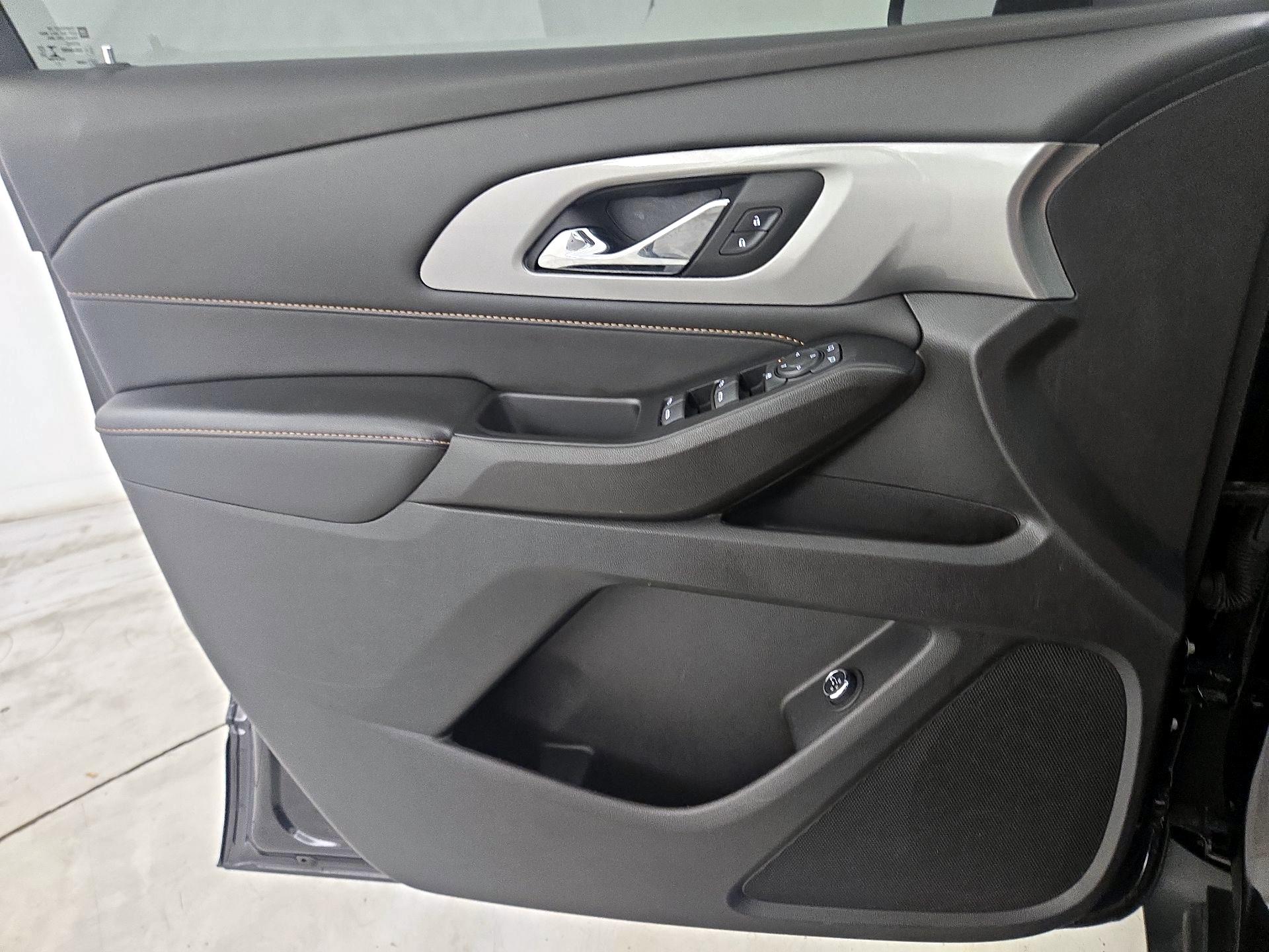 Thumbnail: 2021 Chevrolet Traverse - 12