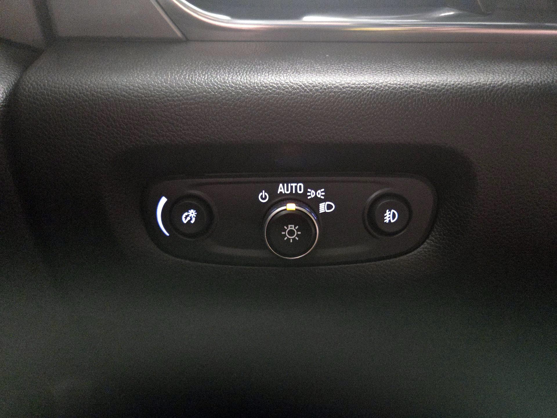 Thumbnail: 2021 Chevrolet Traverse - 13