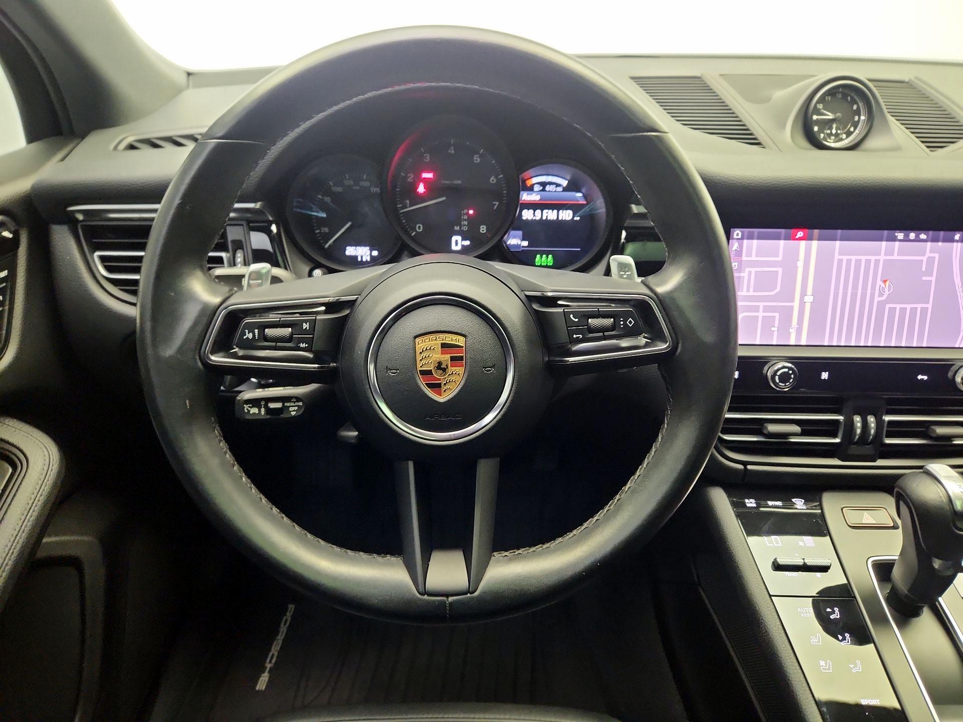Thumbnail: 2023 Porsche Macan - 10