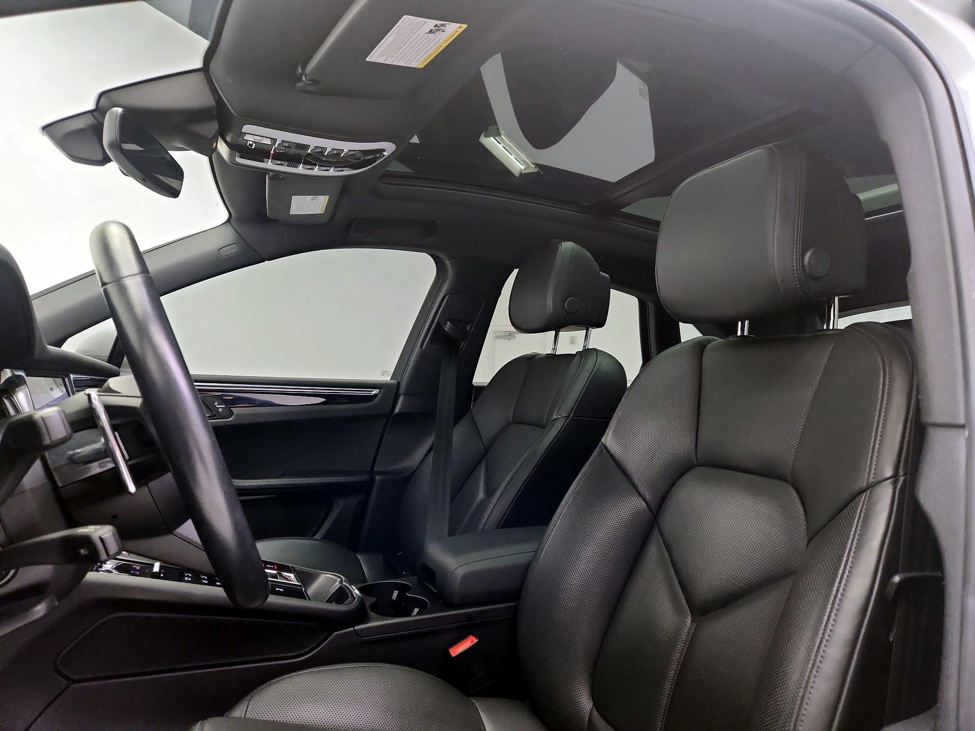 Thumbnail: 2023 Porsche Macan - 20