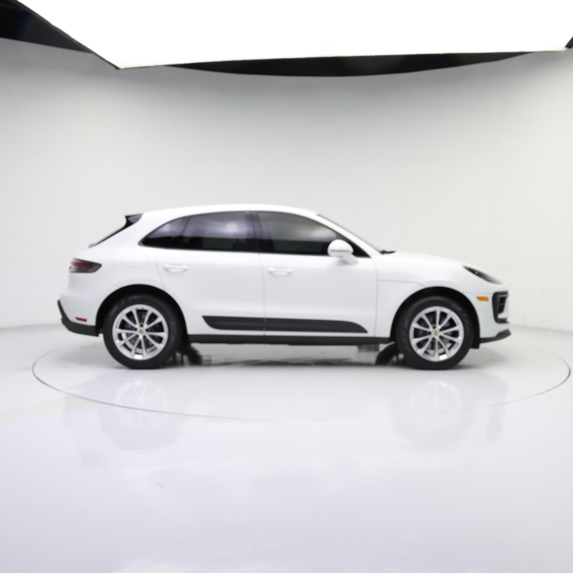 Thumbnail: 2023 Porsche Macan - 7