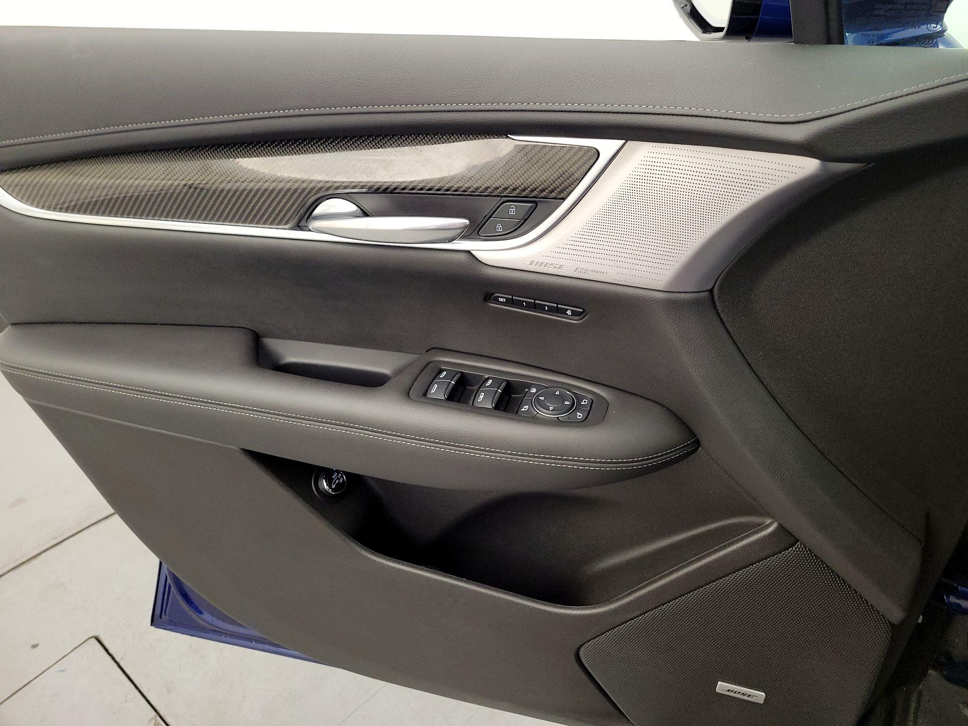 Thumbnail: 2023 Cadillac XT6 - 12