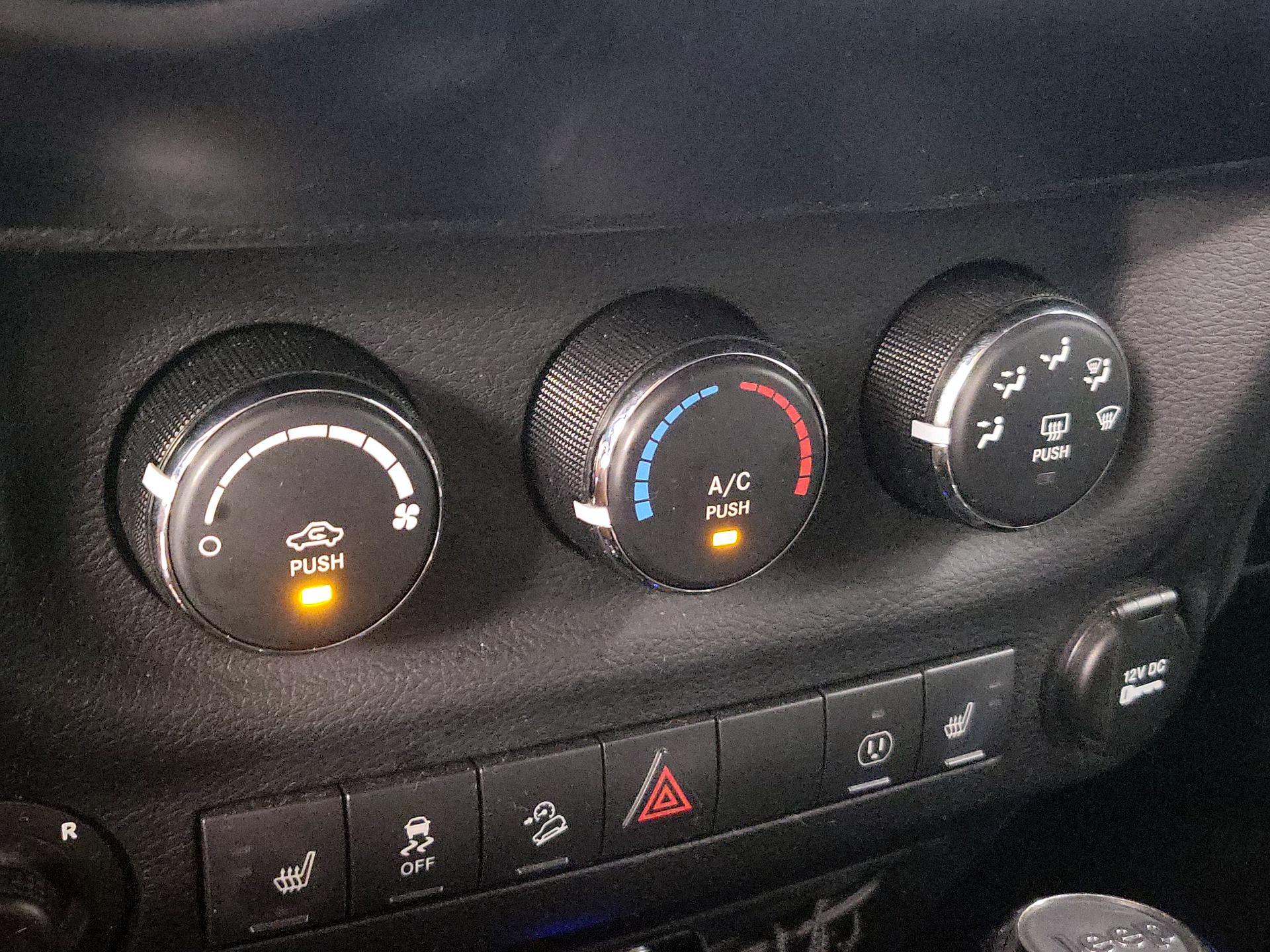 Thumbnail: 2014 Jeep Wrangler - 16