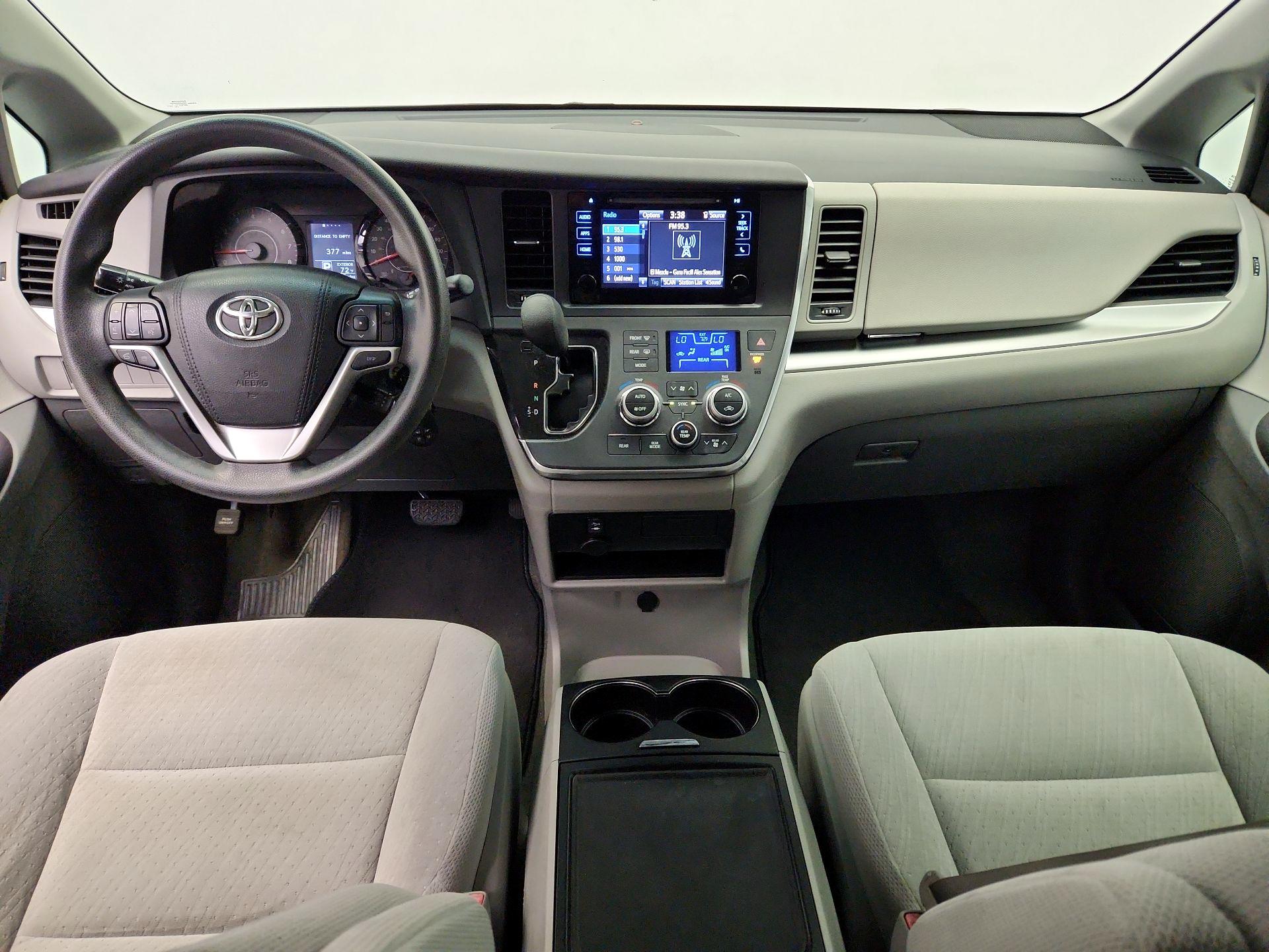 Thumbnail: 2015 Toyota Sienna - 9