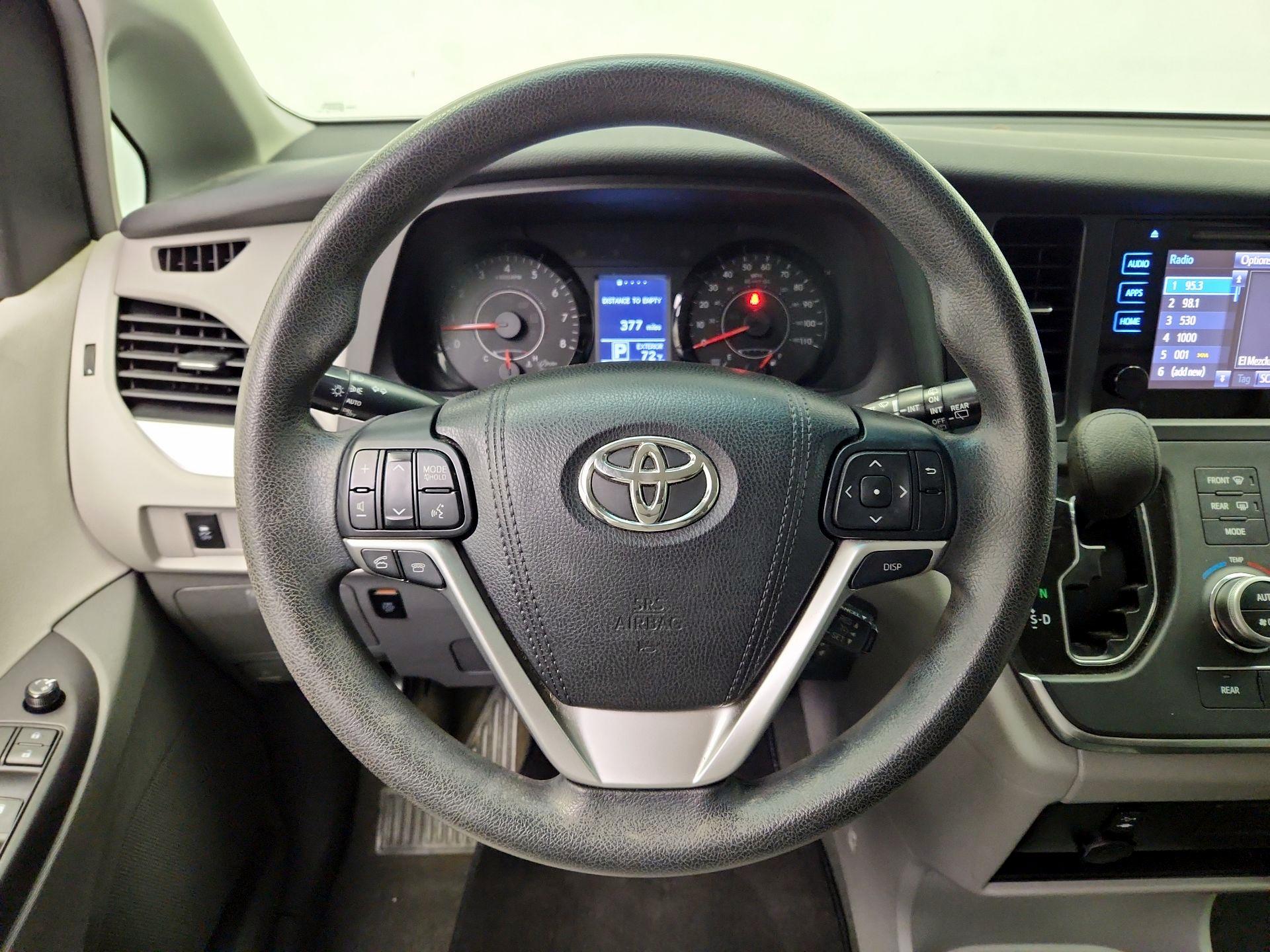 Thumbnail: 2015 Toyota Sienna - 10