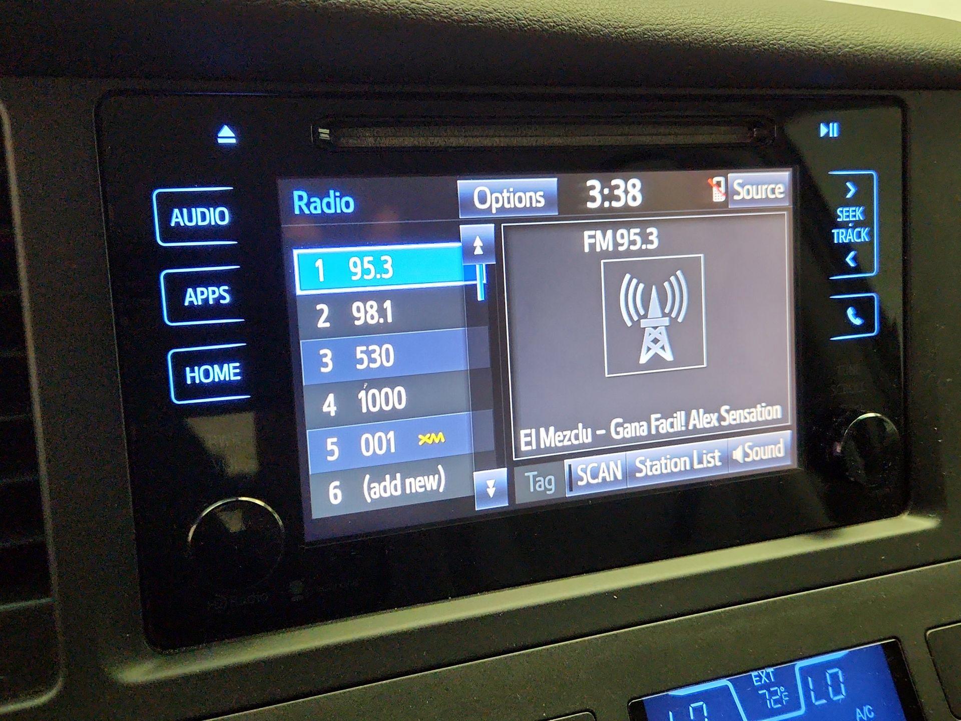 Thumbnail: 2015 Toyota Sienna - 15