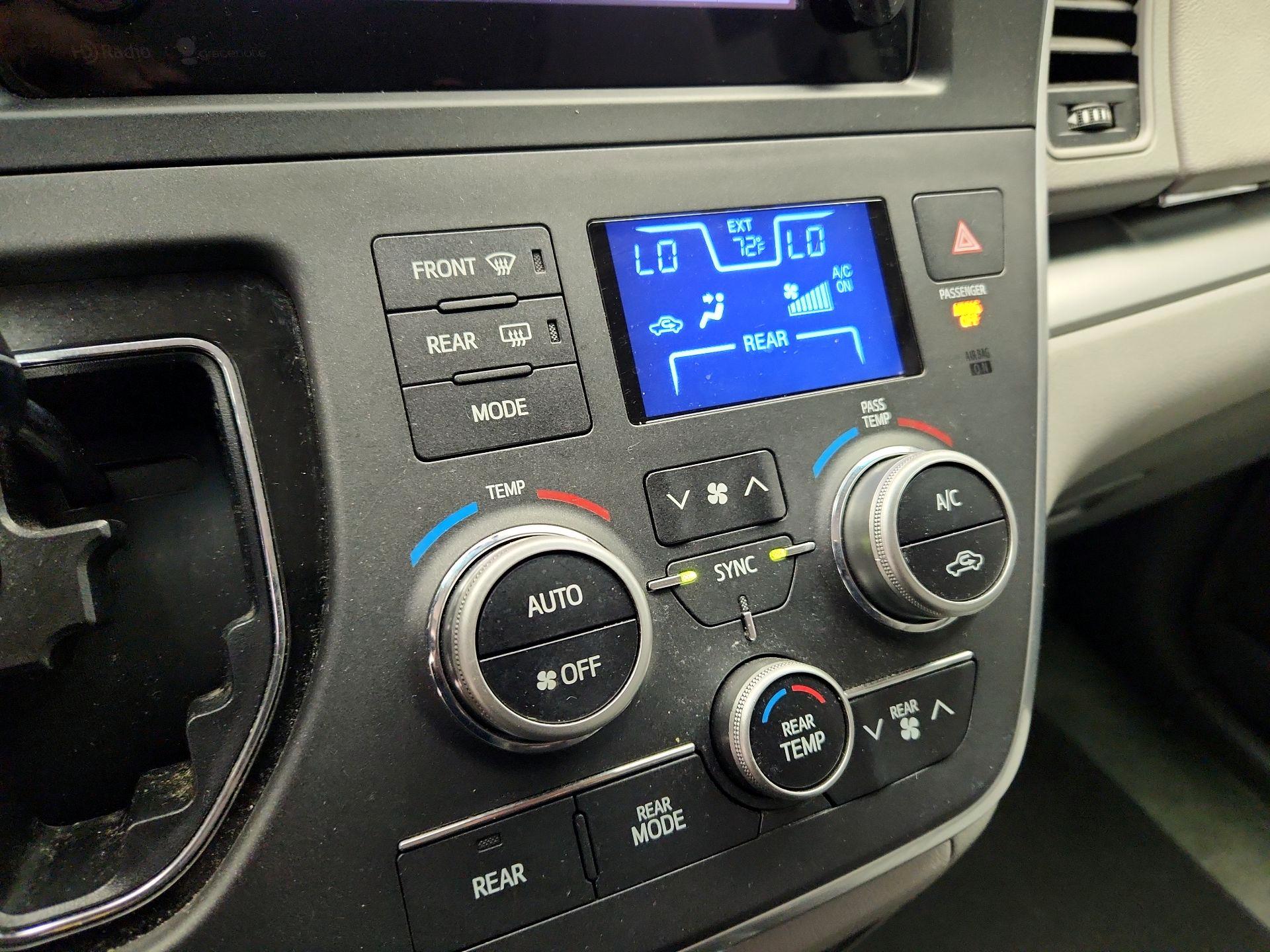 Thumbnail: 2015 Toyota Sienna - 16