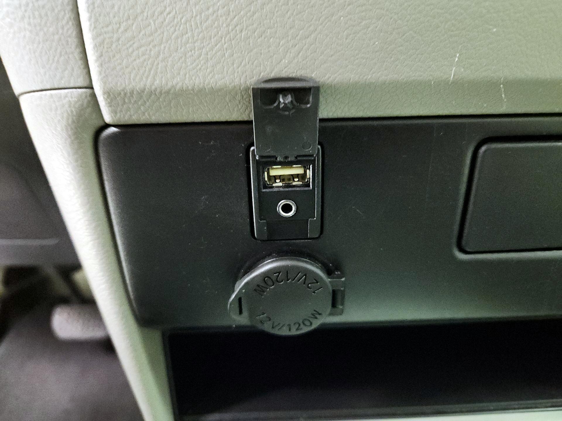 Thumbnail: 2015 Toyota Sienna - 18