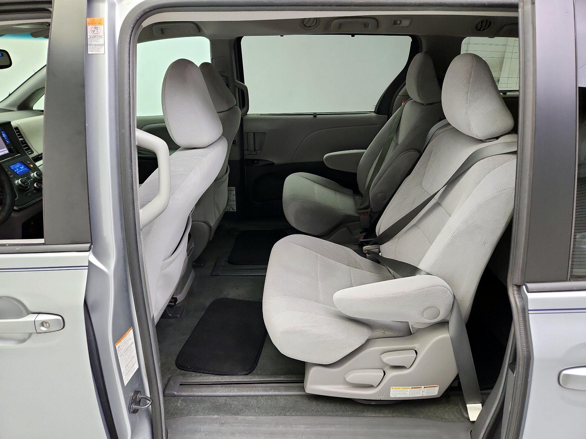 Thumbnail: 2015 Toyota Sienna - 19