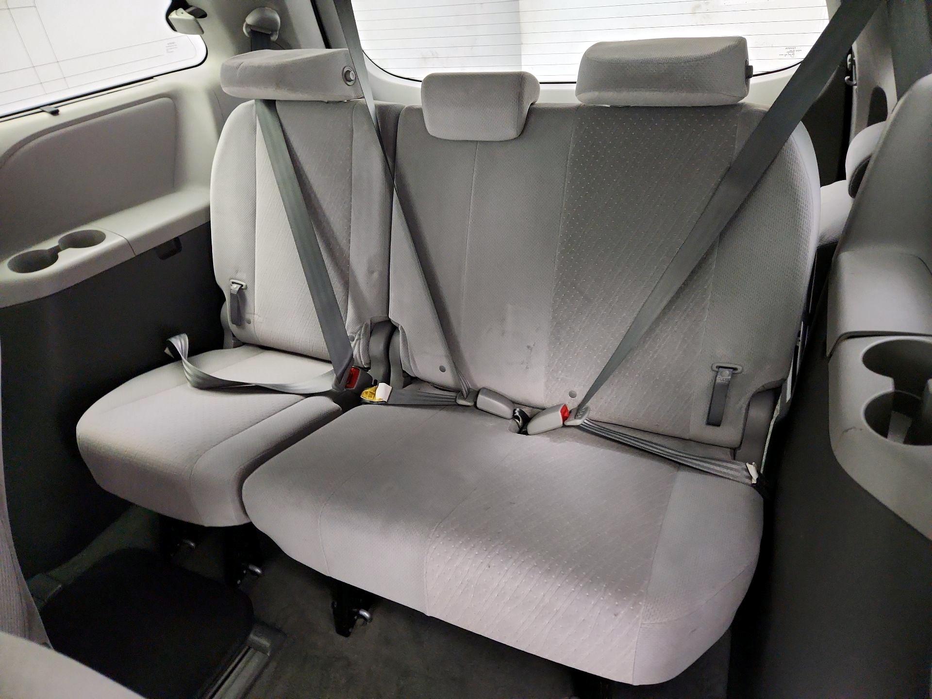 Thumbnail: 2015 Toyota Sienna - 20