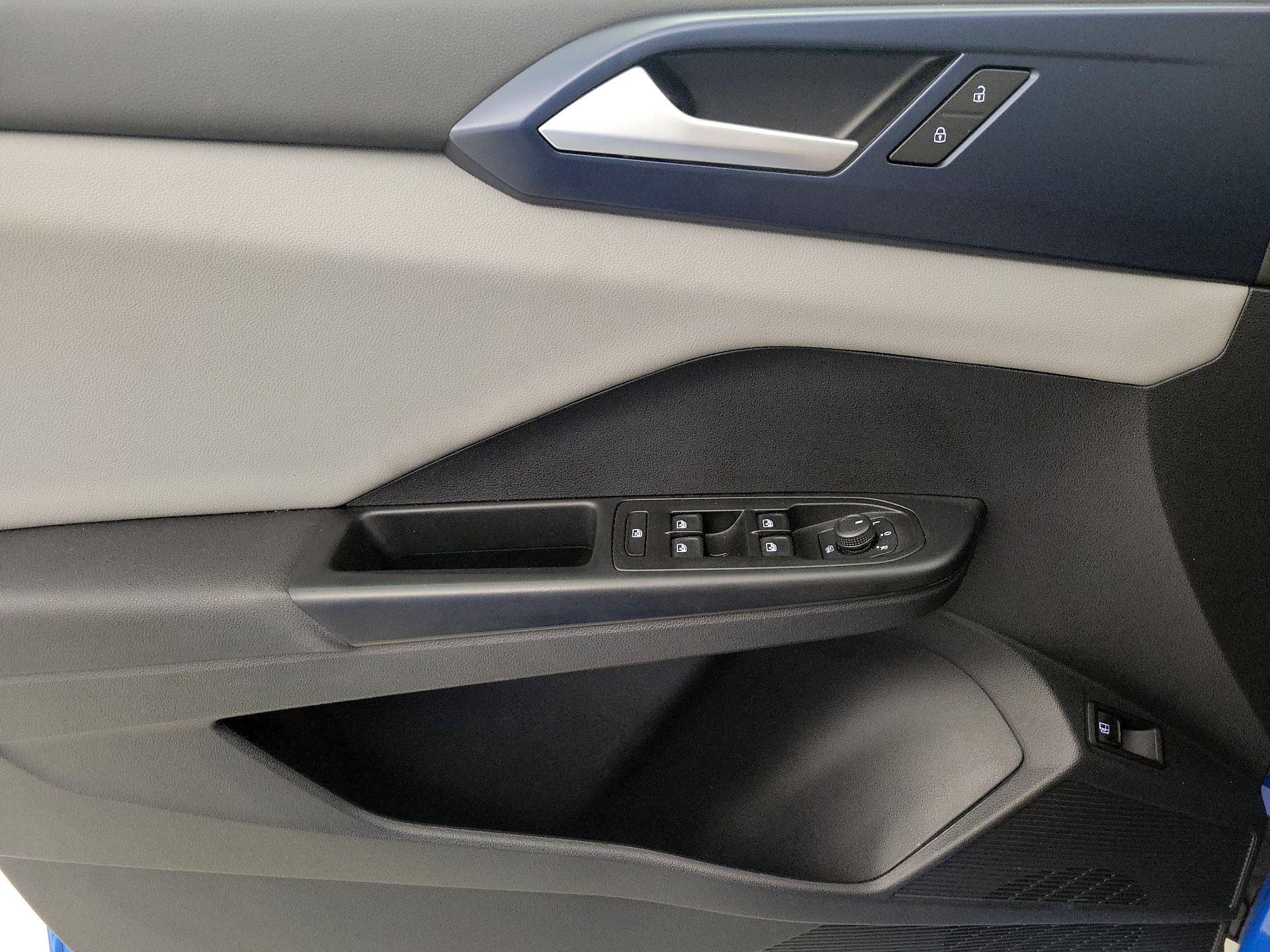 Thumbnail: 2022 Volkswagen Taos - 12