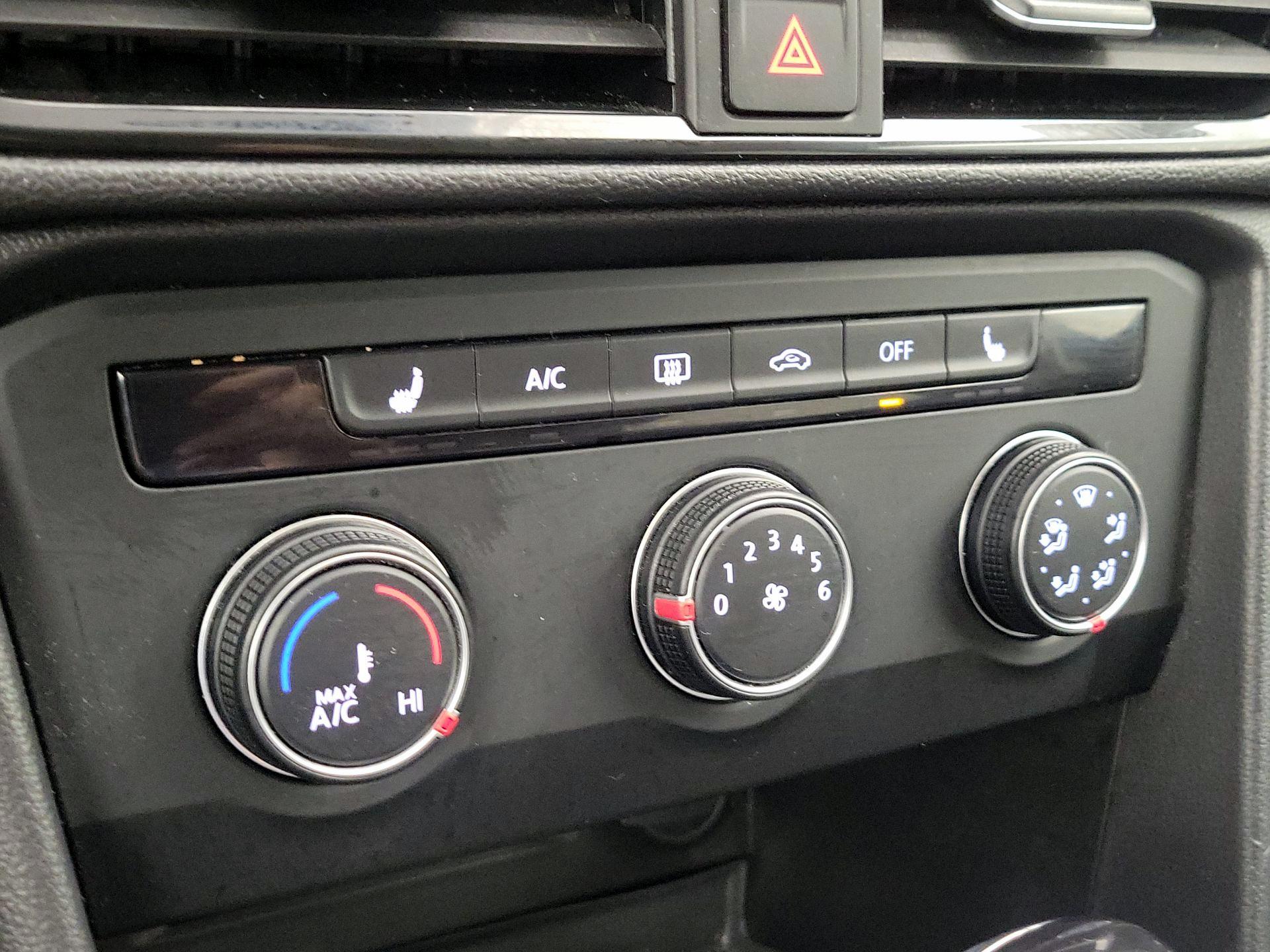 Thumbnail: 2022 Volkswagen Taos - 16