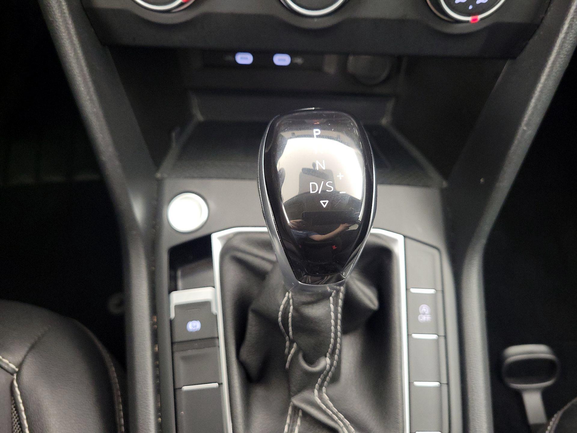 Thumbnail: 2022 Volkswagen Taos - 17