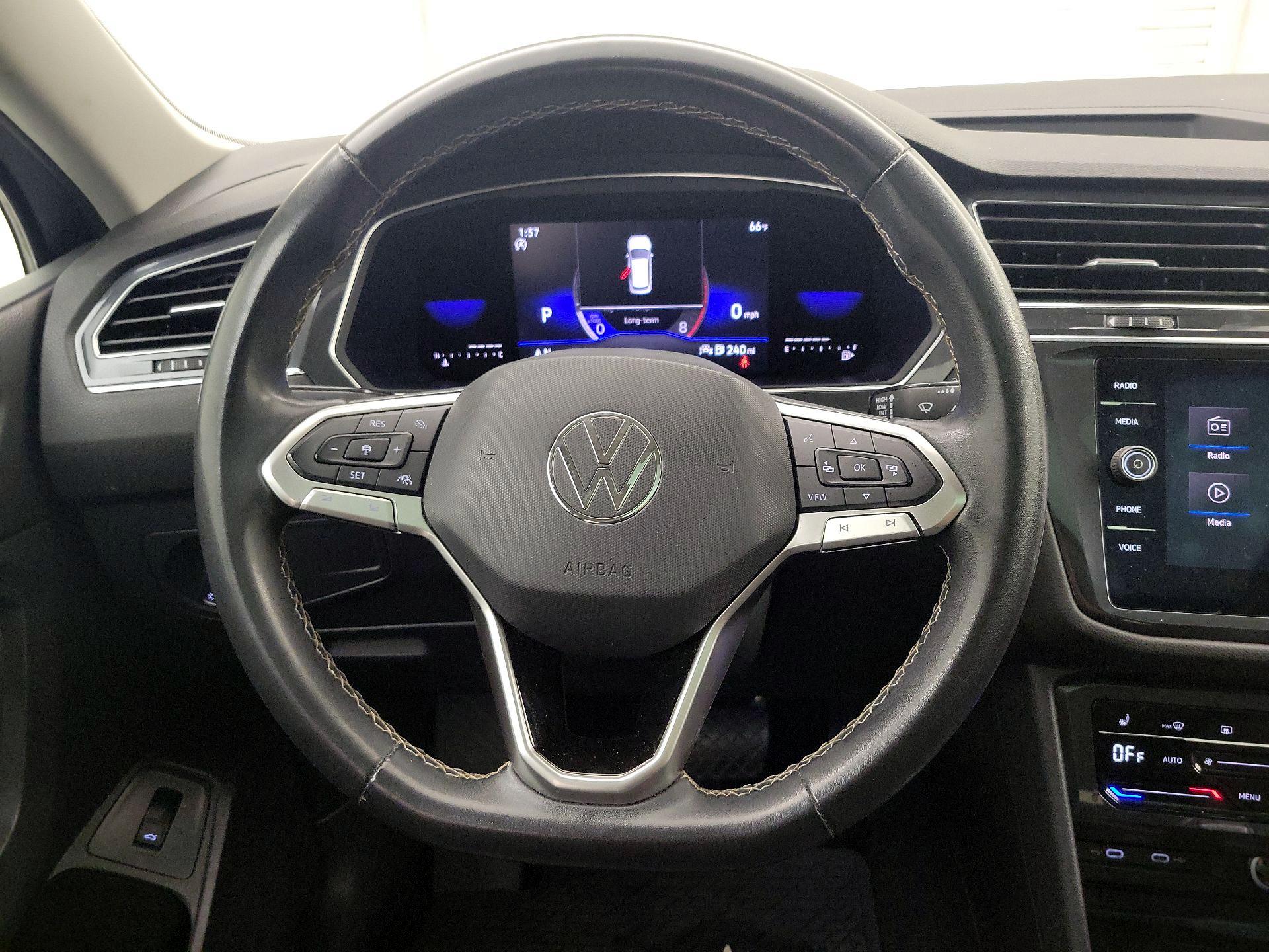 Thumbnail: 2022 Volkswagen Tiguan - 10