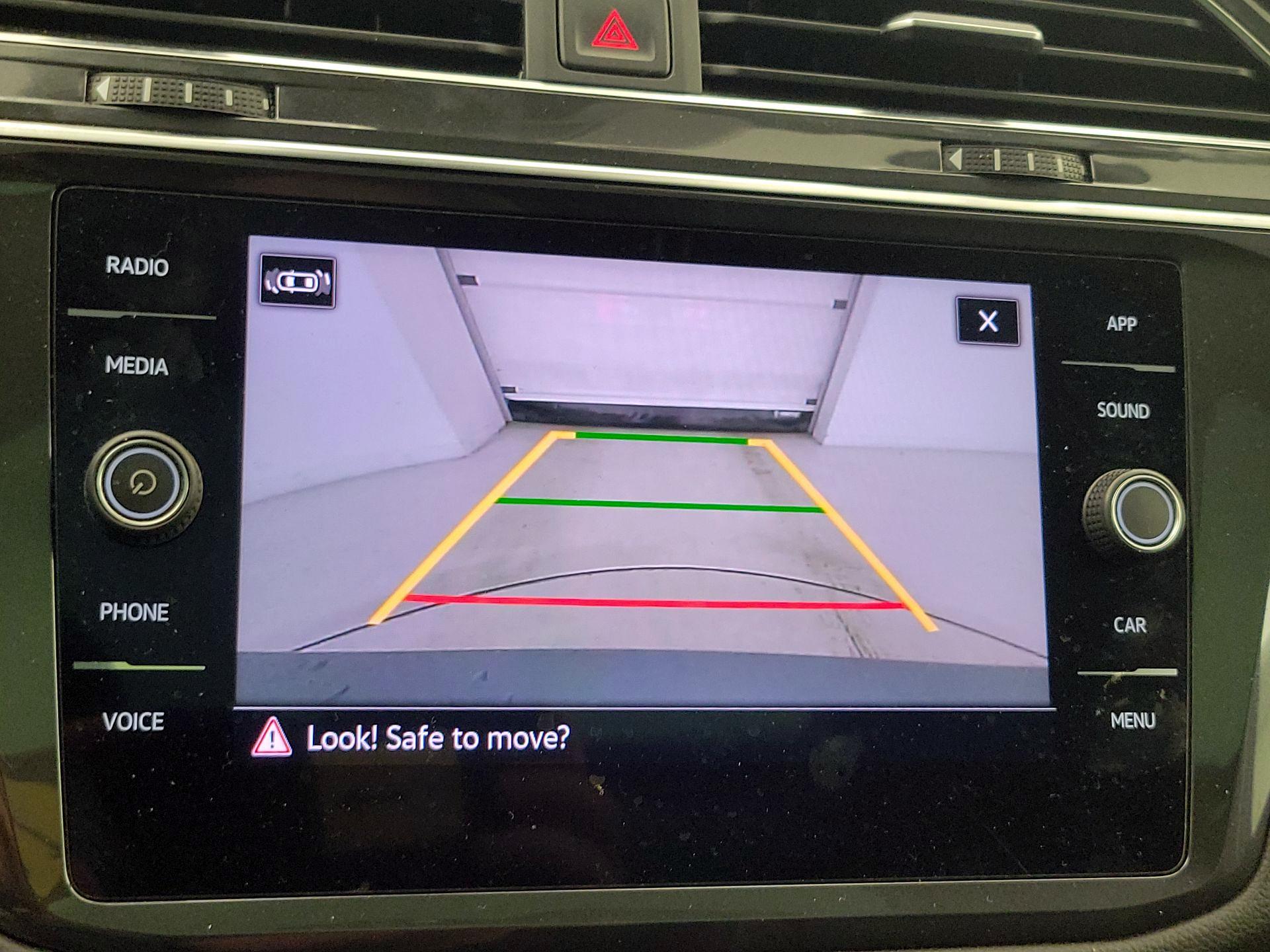 Thumbnail: 2022 Volkswagen Tiguan - 14