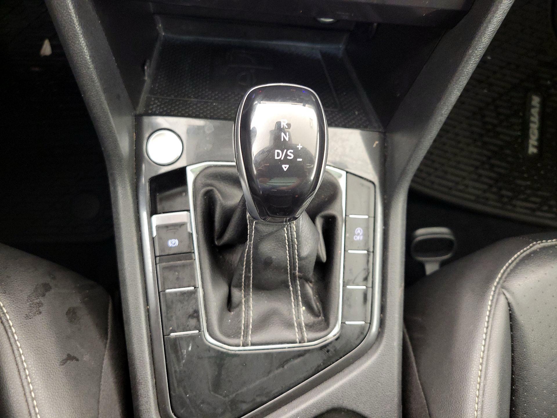 Thumbnail: 2022 Volkswagen Tiguan - 17