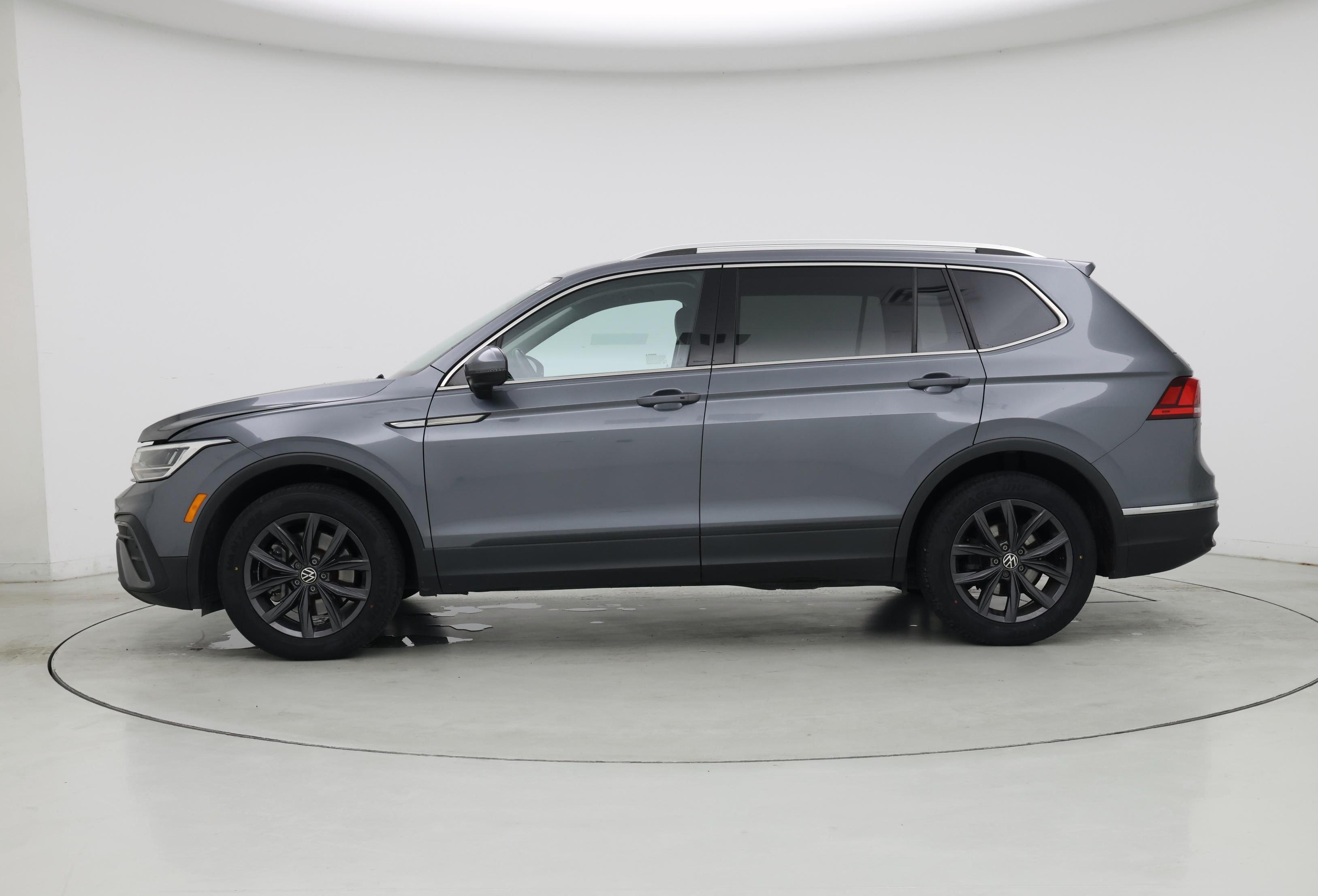 Thumbnail: 2022 Volkswagen Tiguan - 3