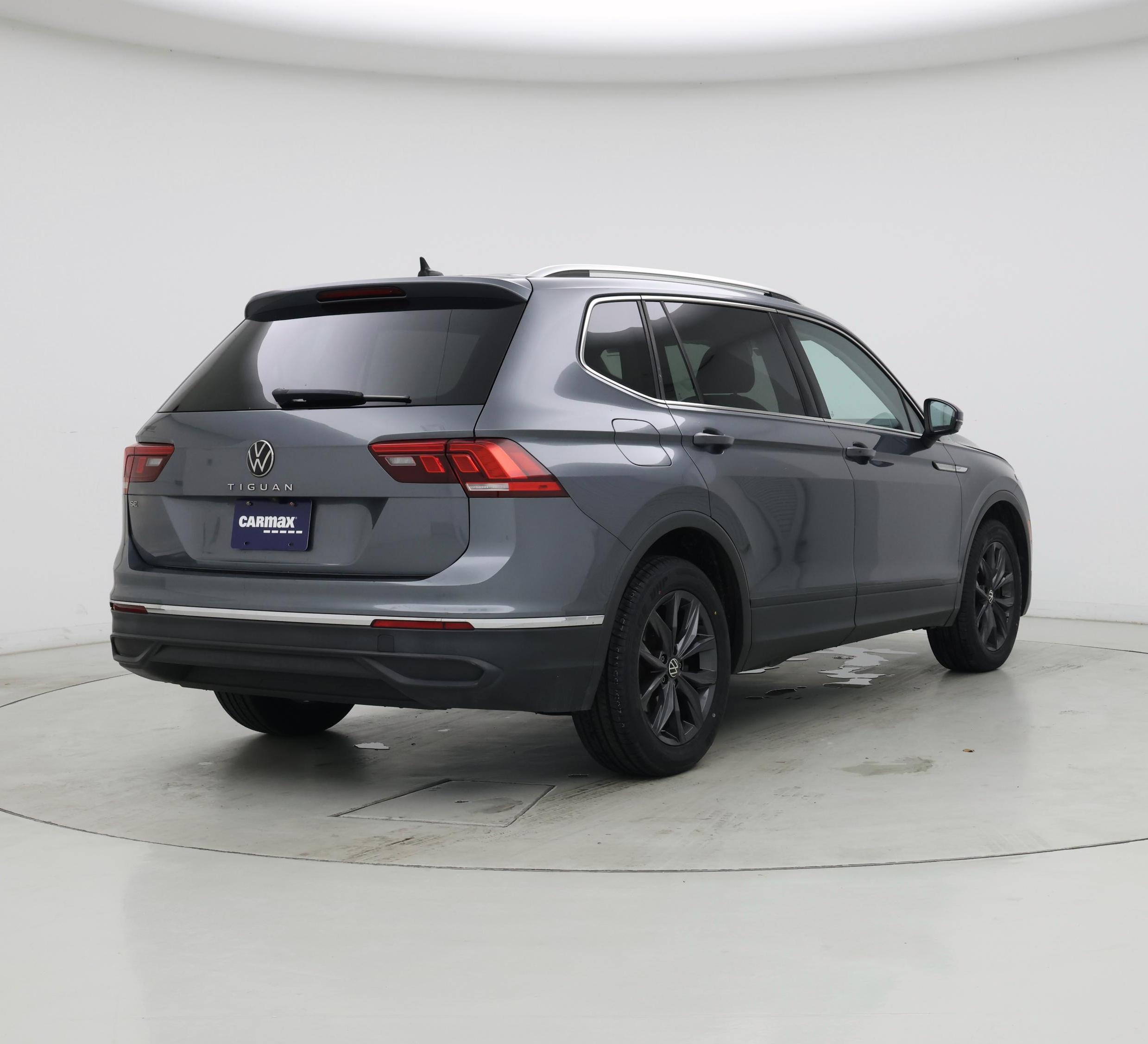 Thumbnail: 2022 Volkswagen Tiguan - 8