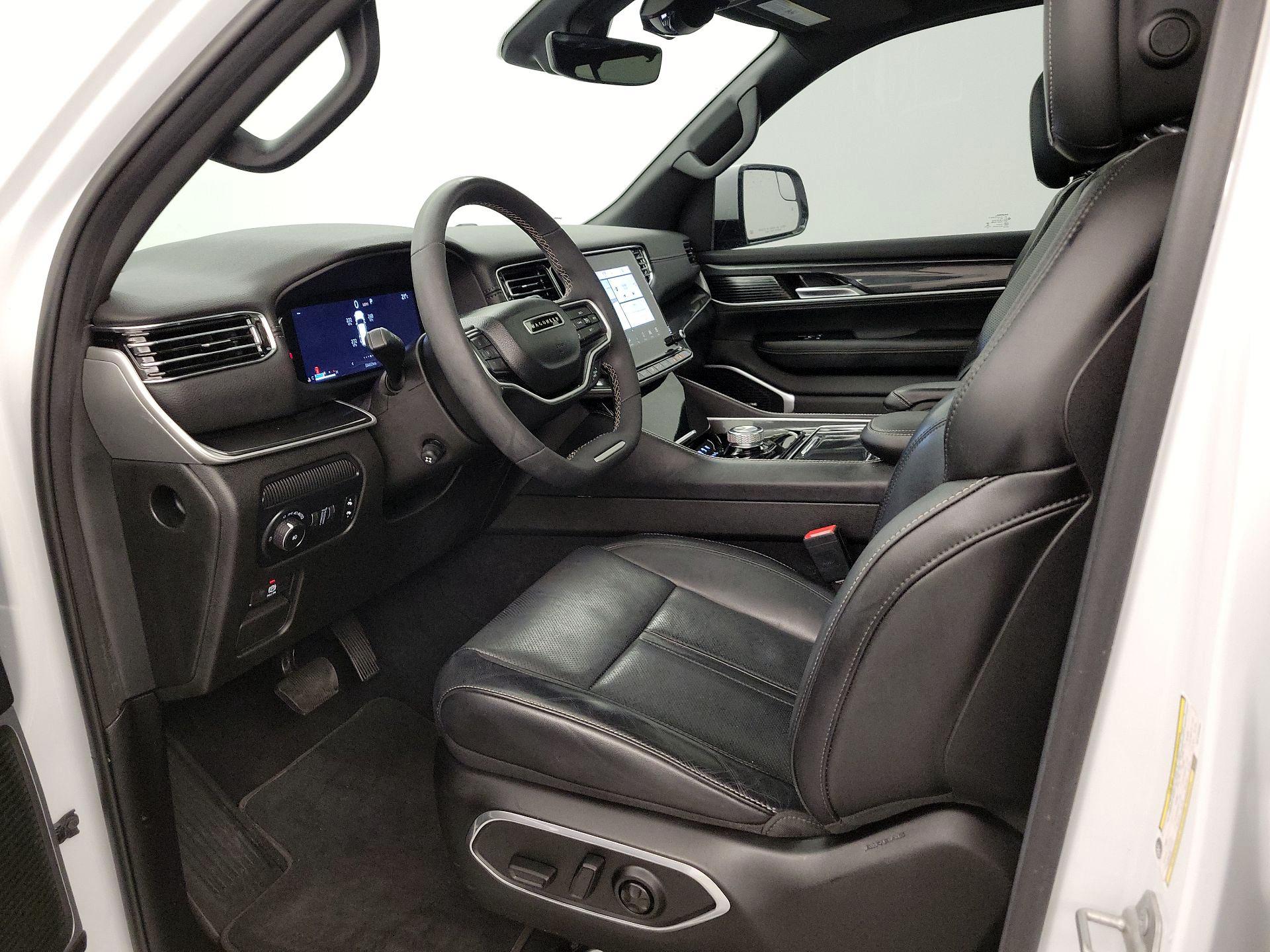 Thumbnail: 2022 Jeep Wagoneer - 11