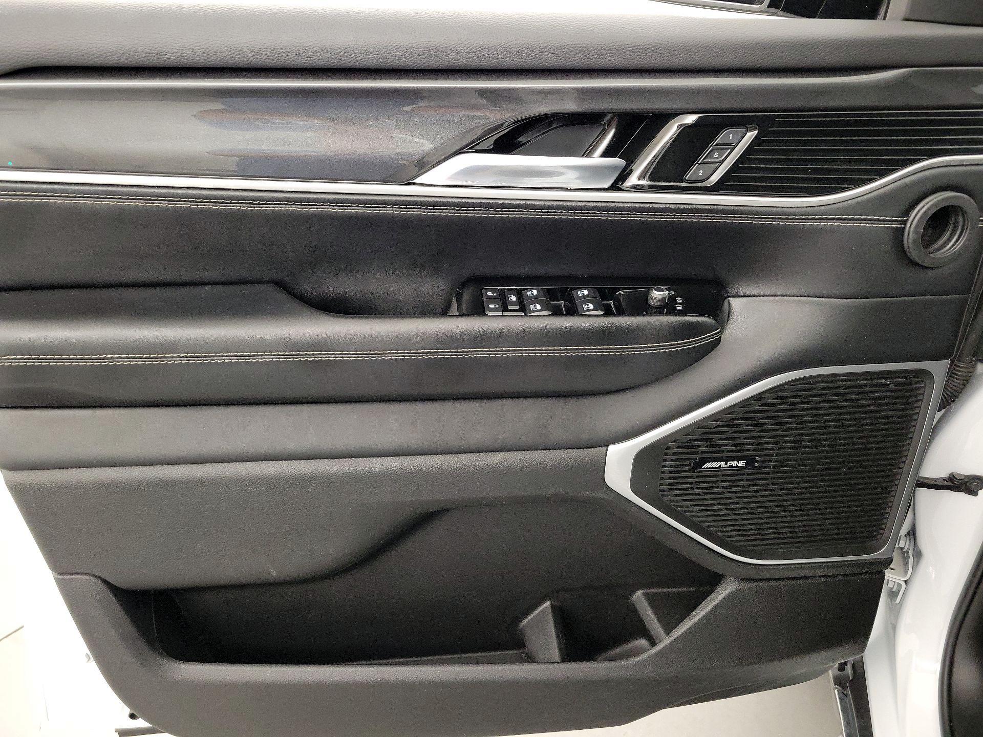 Thumbnail: 2022 Jeep Wagoneer - 12