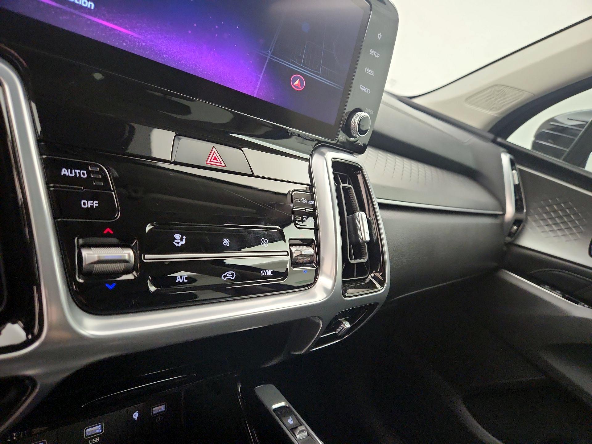 Thumbnail: 2023 Kia Sorento - 17