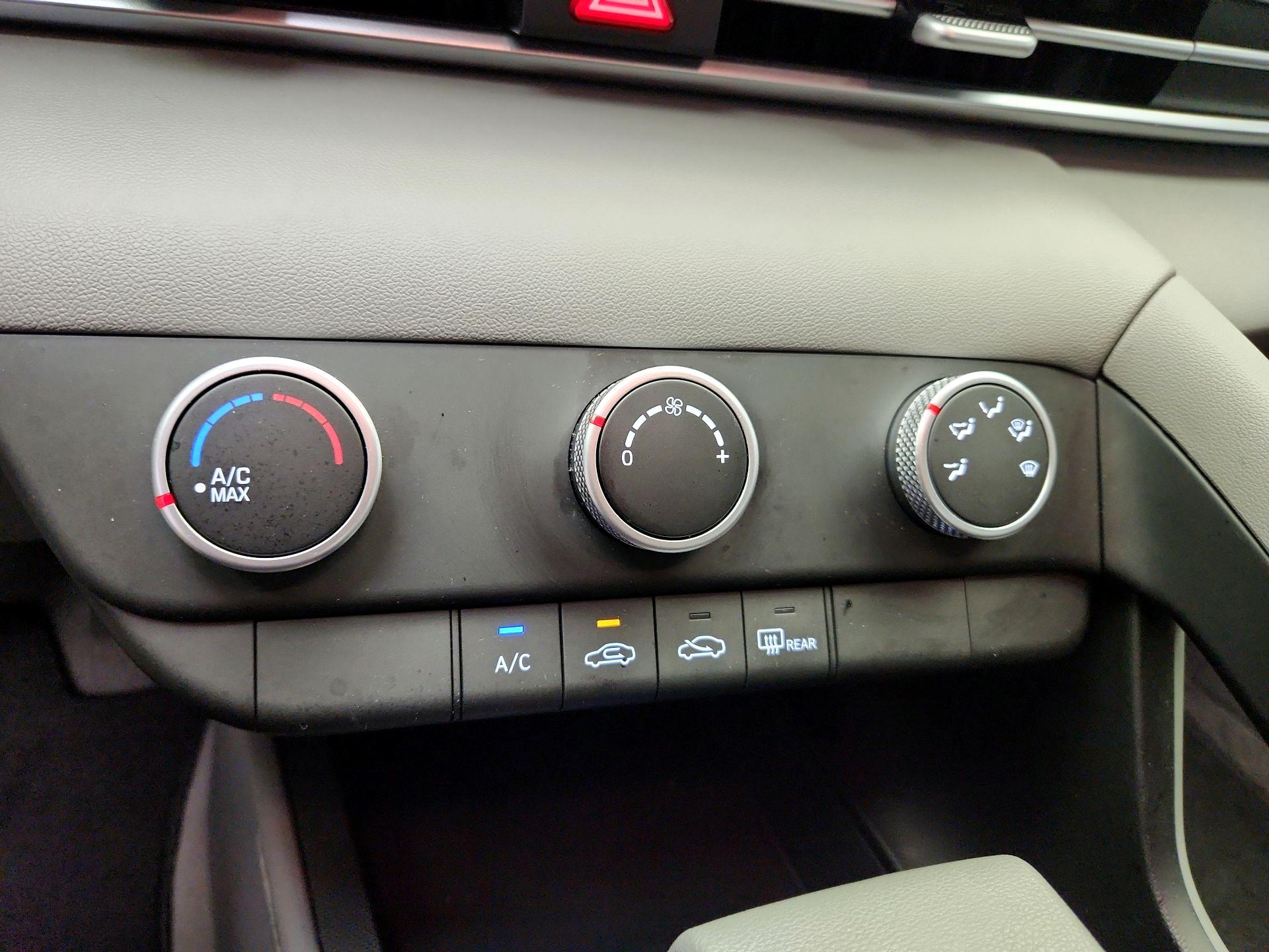 Thumbnail: 2024 Hyundai Elantra - 16