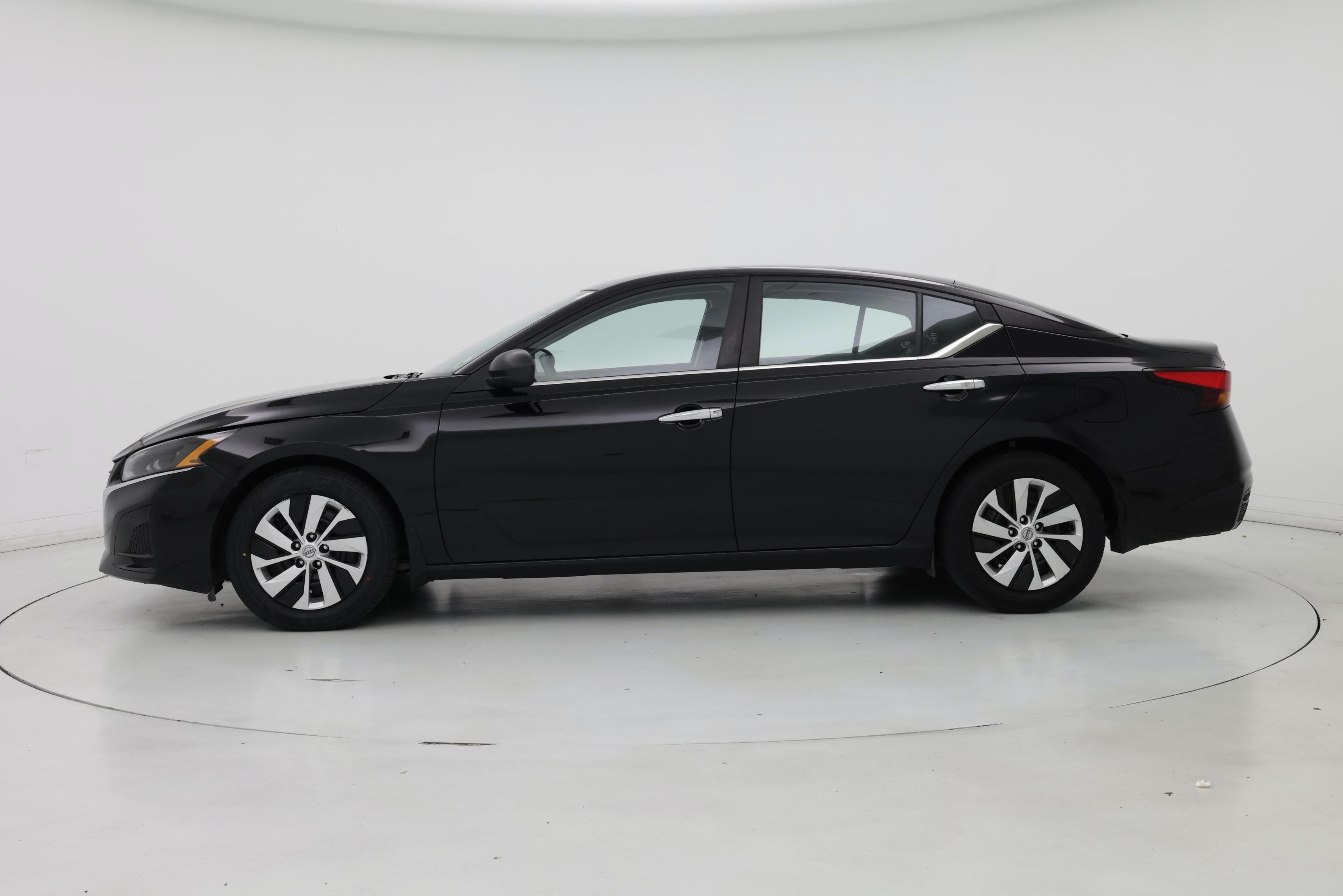 Thumbnail: 2023 Nissan Altima - 3