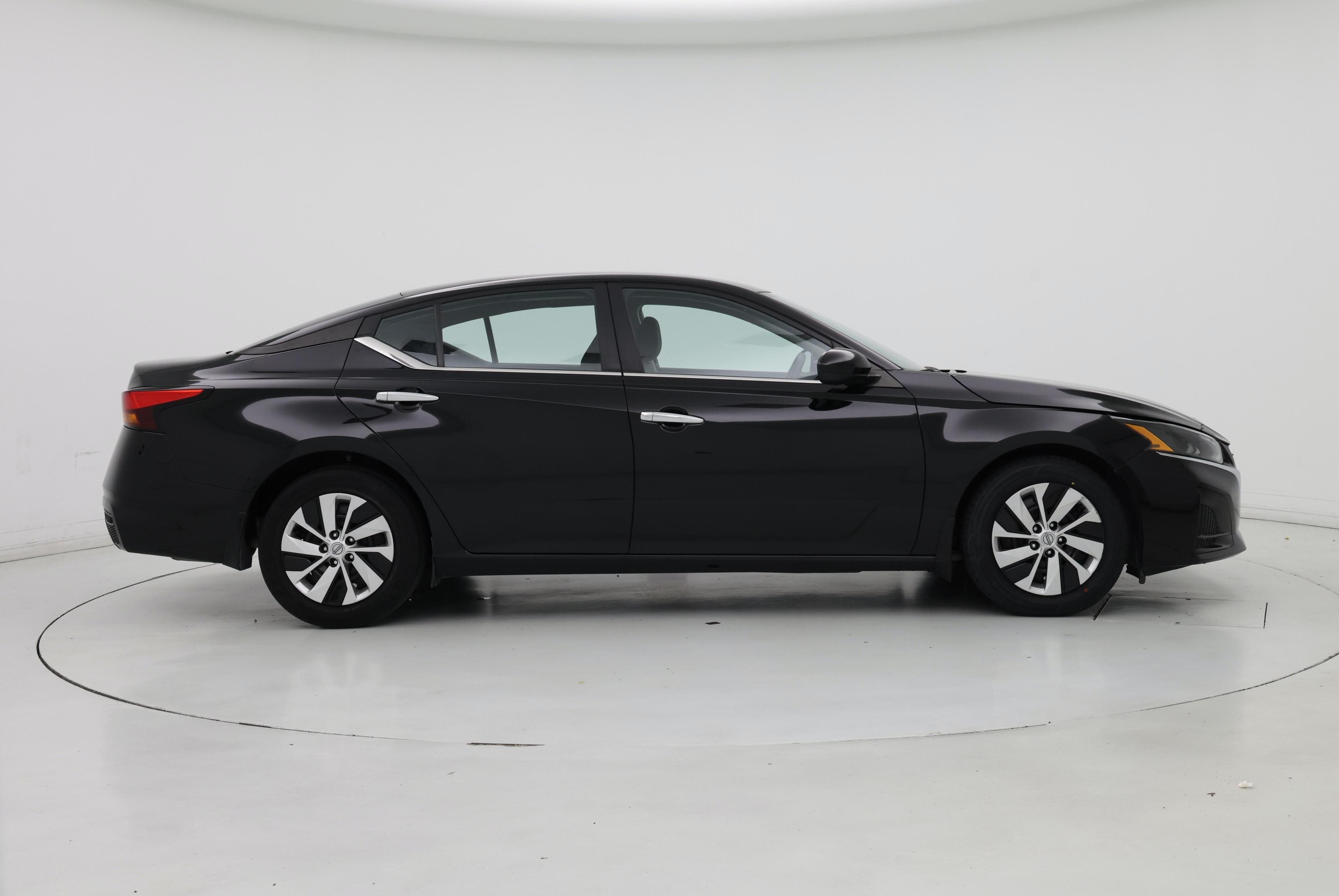 Thumbnail: 2023 Nissan Altima - 7