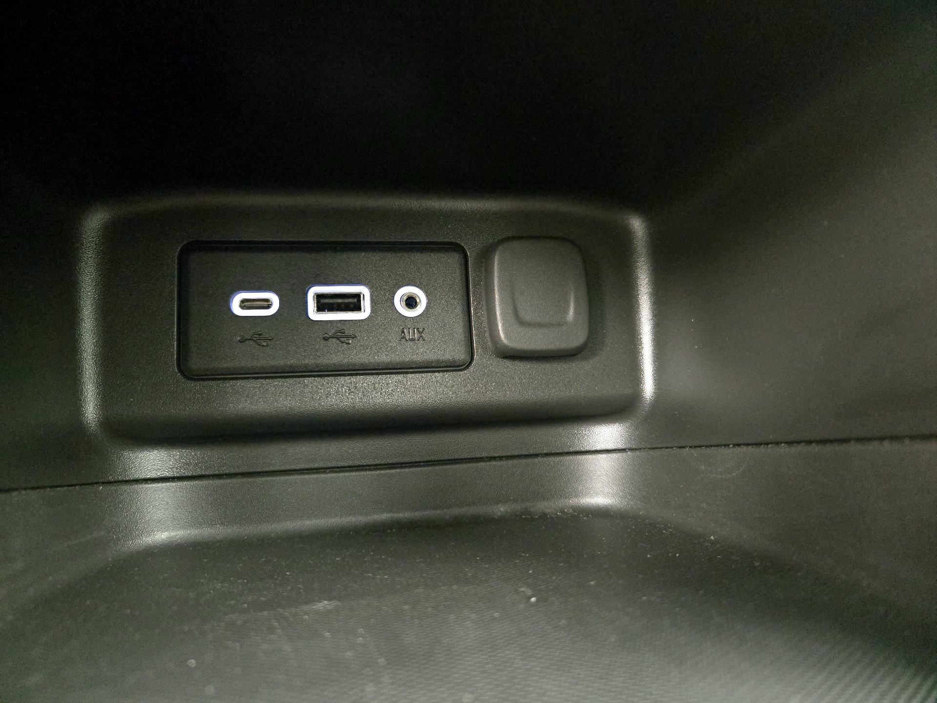 Thumbnail: 2022 Chevrolet Equinox - 18