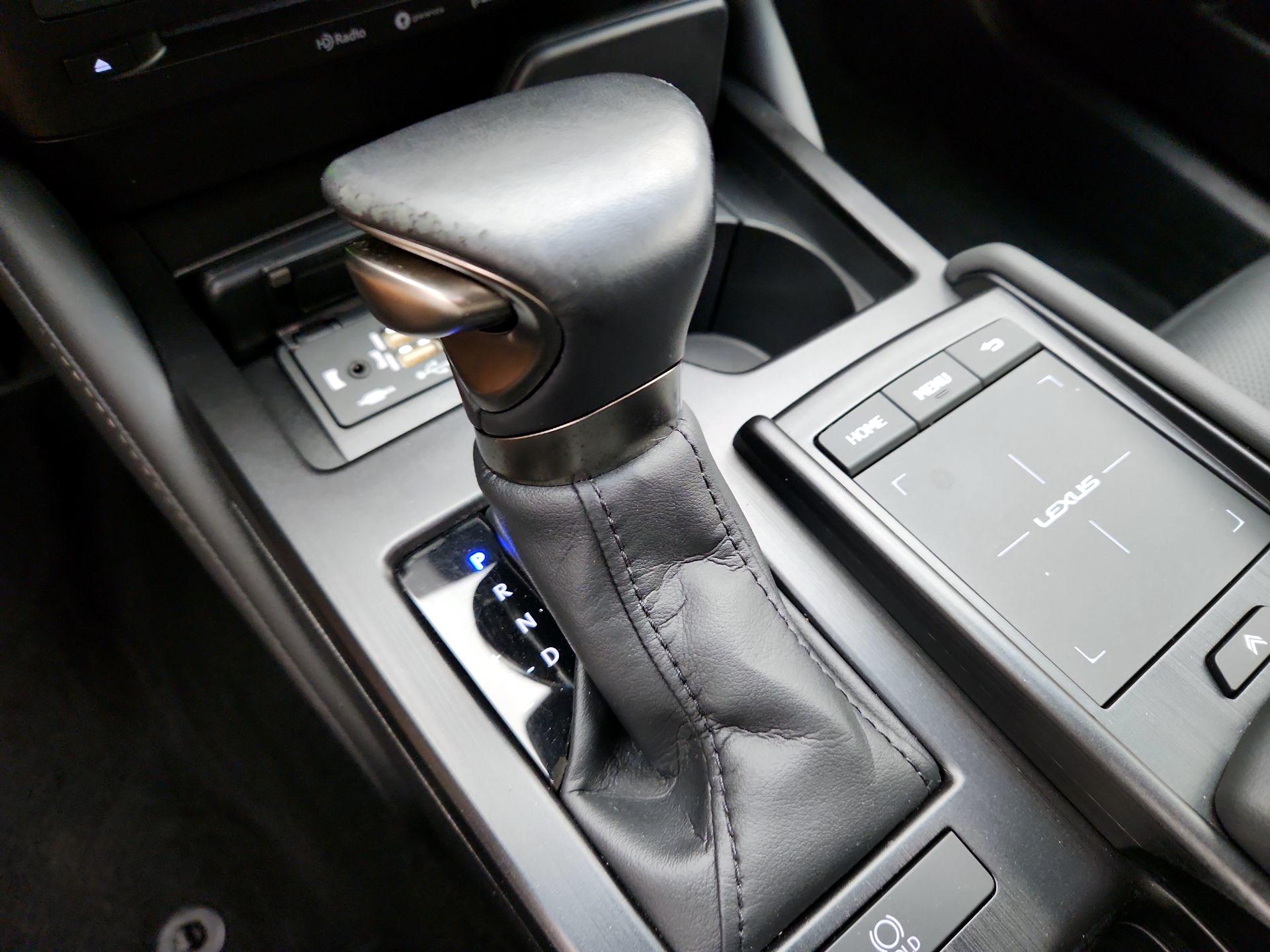 Thumbnail: 2022 Lexus ES - 17