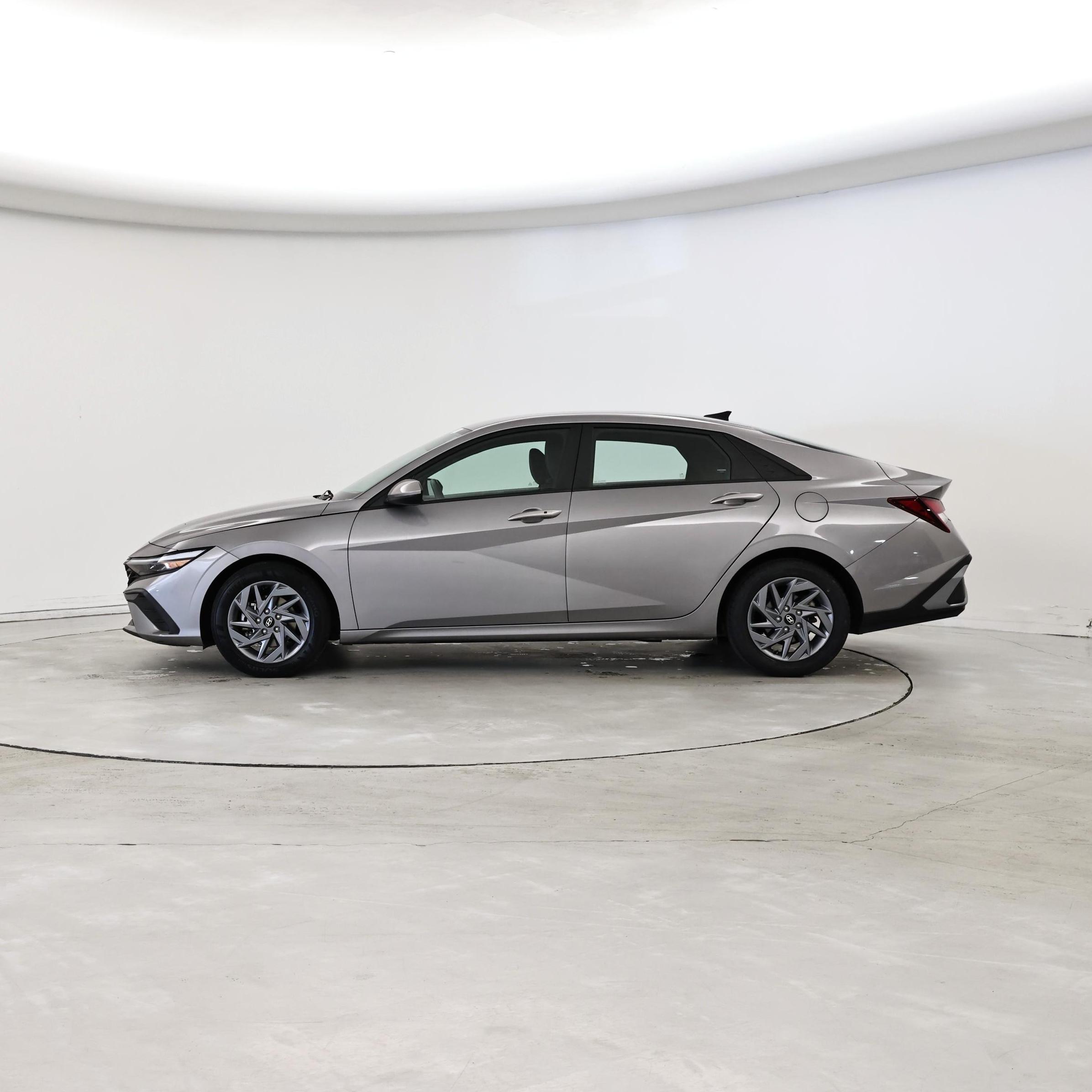 Thumbnail: 2024 Hyundai Elantra - 3