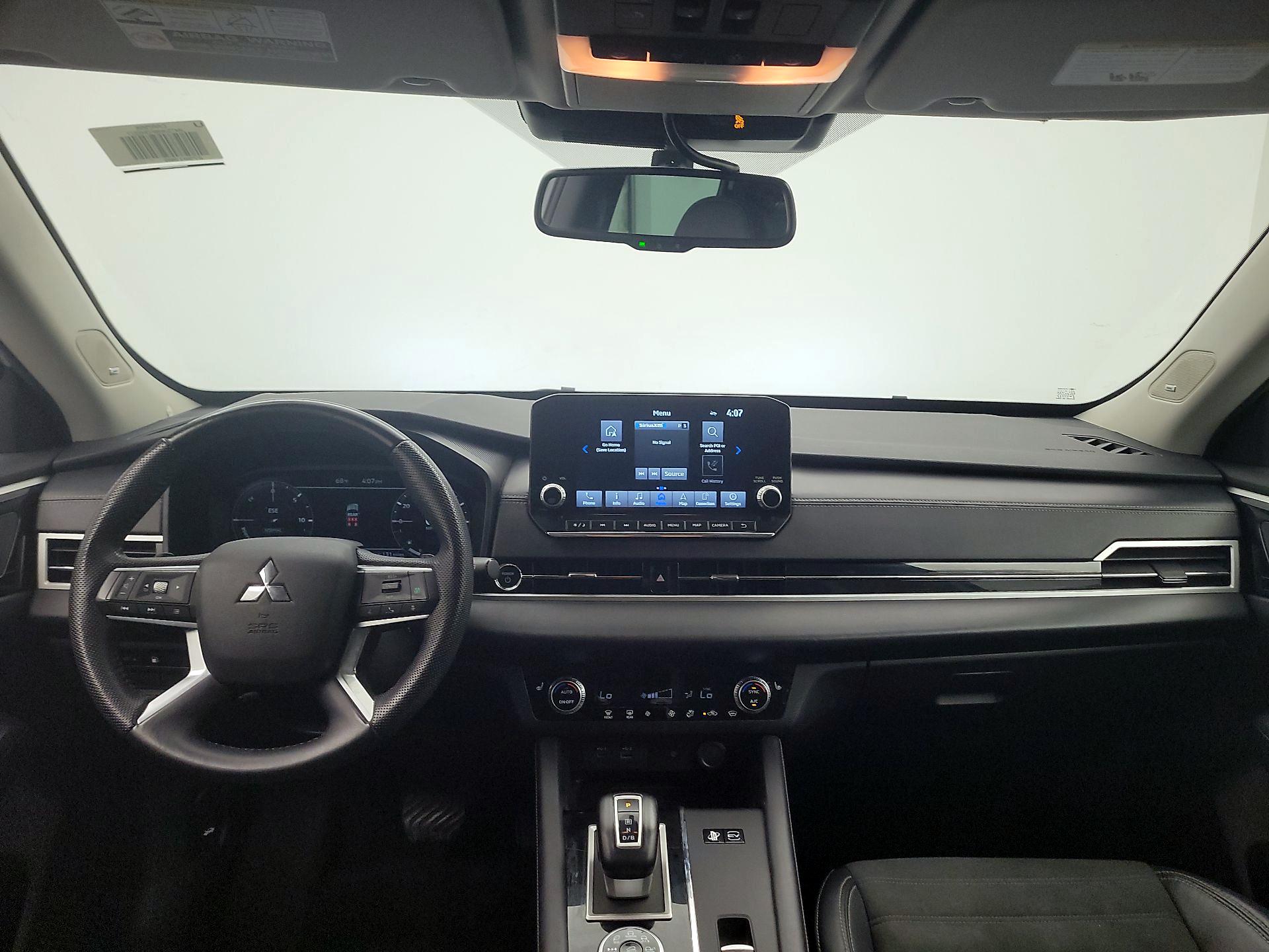 Thumbnail: 2023 Mitsubishi Outlander - 9