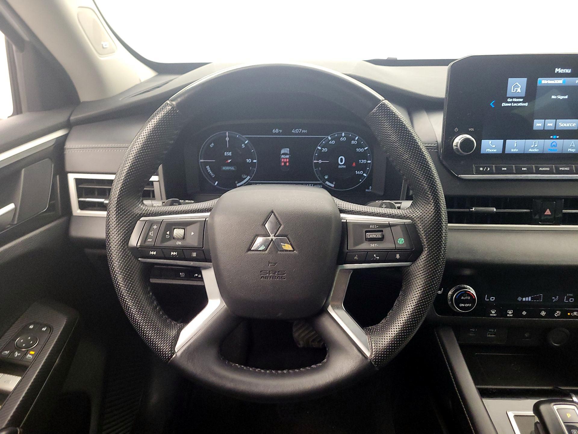 Thumbnail: 2023 Mitsubishi Outlander - 10