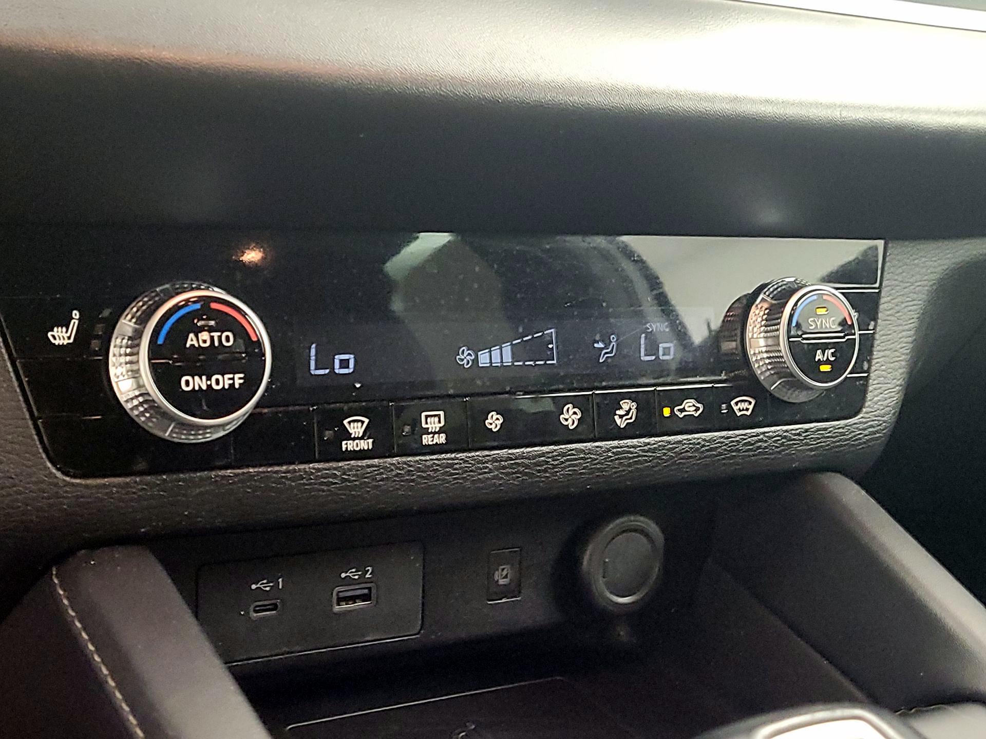 Thumbnail: 2023 Mitsubishi Outlander - 16