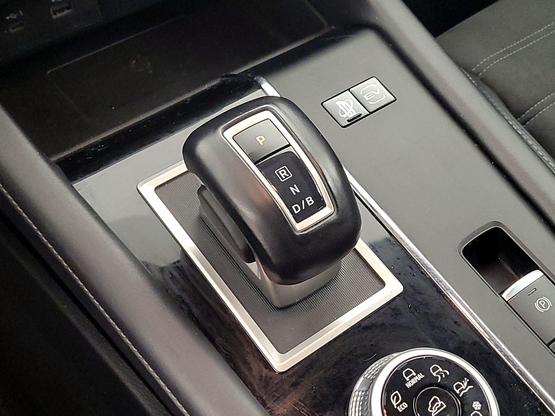 Thumbnail: 2023 Mitsubishi Outlander - 17