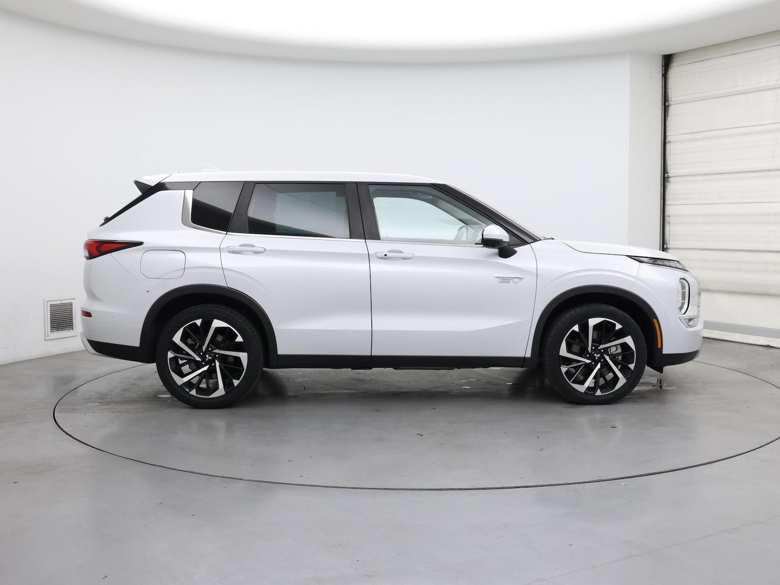 2023 Mitsubishi Outlander Plug-In Hybrid SE - Photo 8