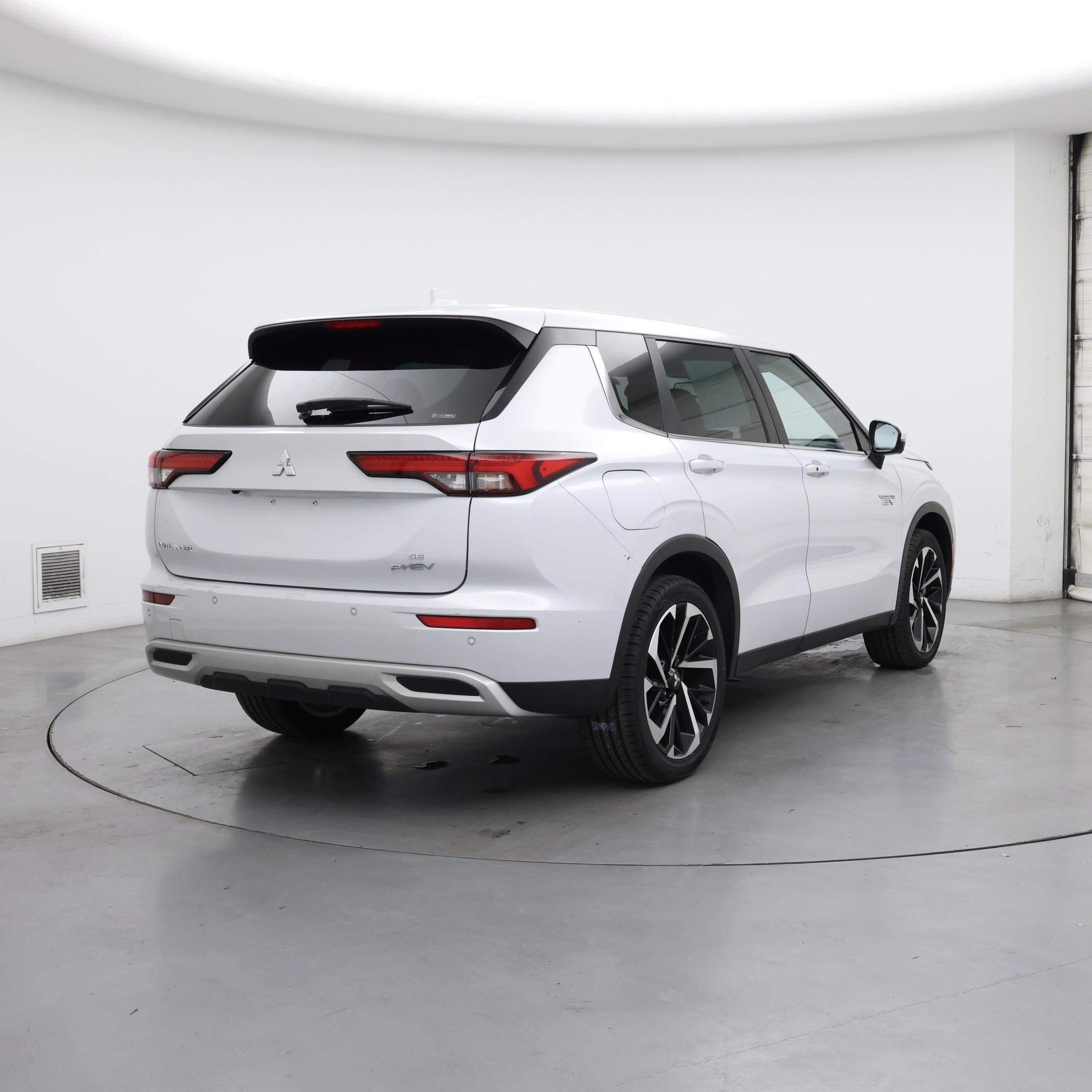 Thumbnail: 2023 Mitsubishi Outlander - 8