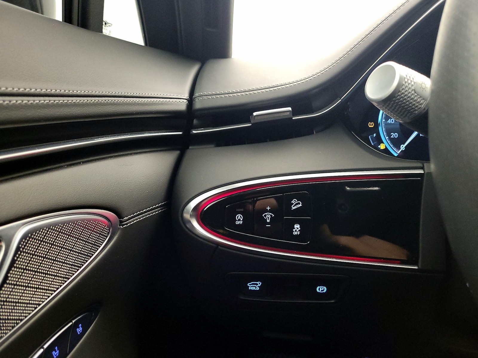 2024 GENESIS GV70 Standard - Photo 14