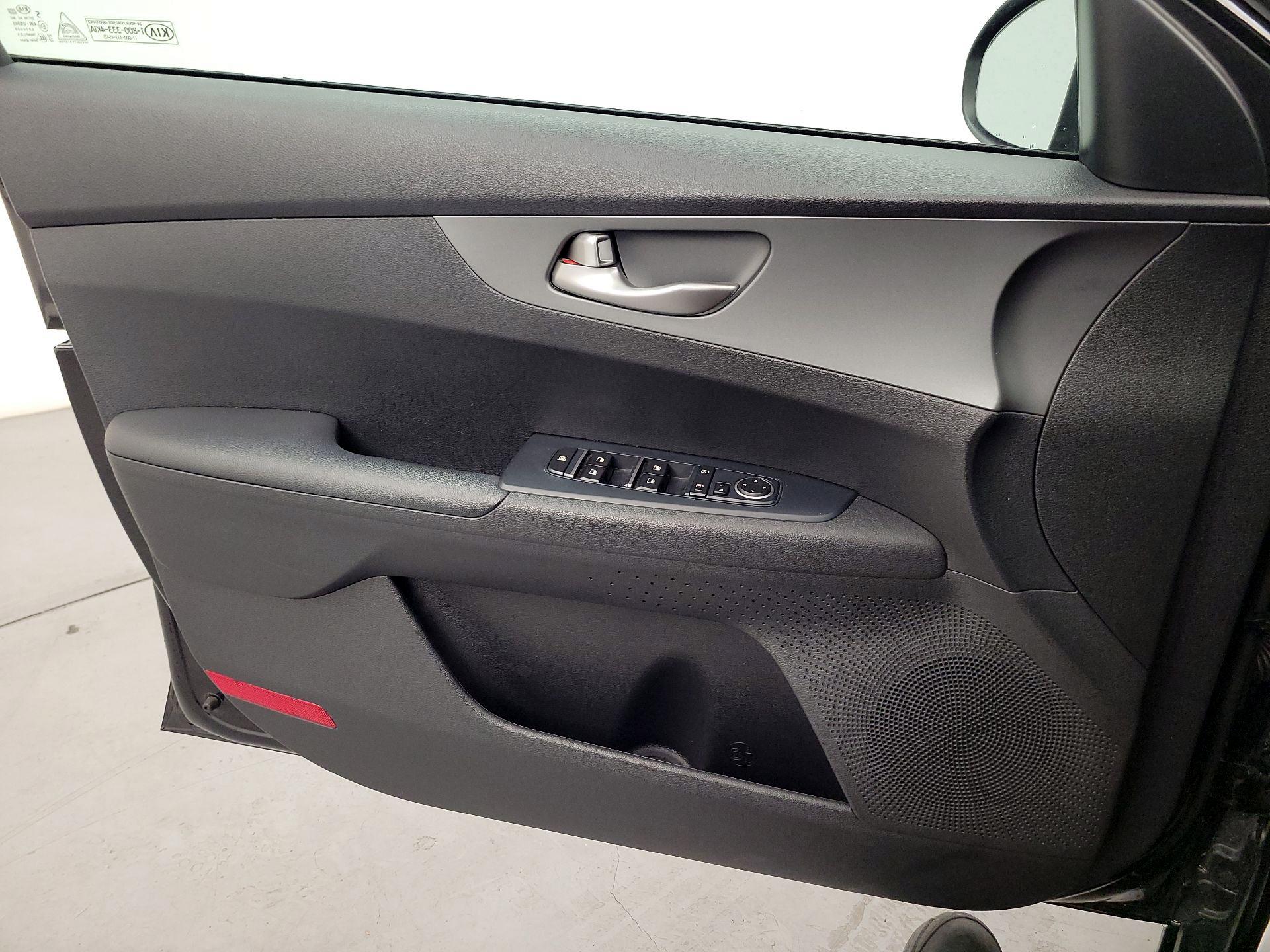Thumbnail: 2021 Kia Forte - 12