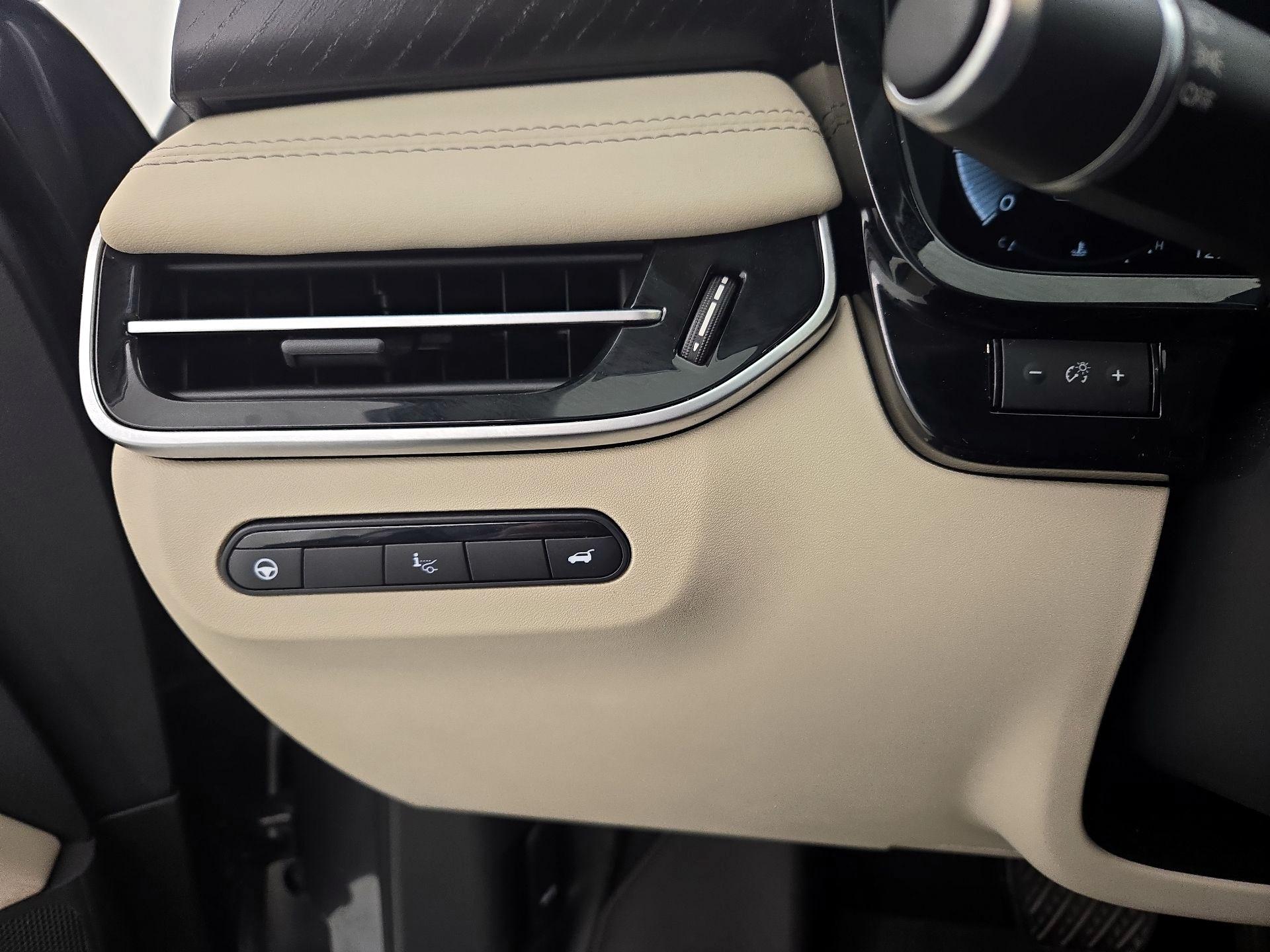 Thumbnail: 2023 INFINITI QX60 - 13