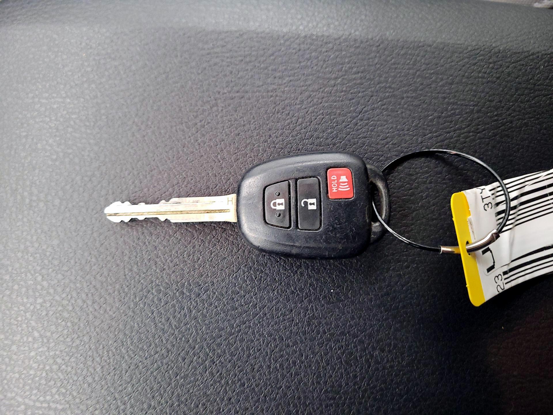 Thumbnail: 2022 Toyota Tacoma - 18