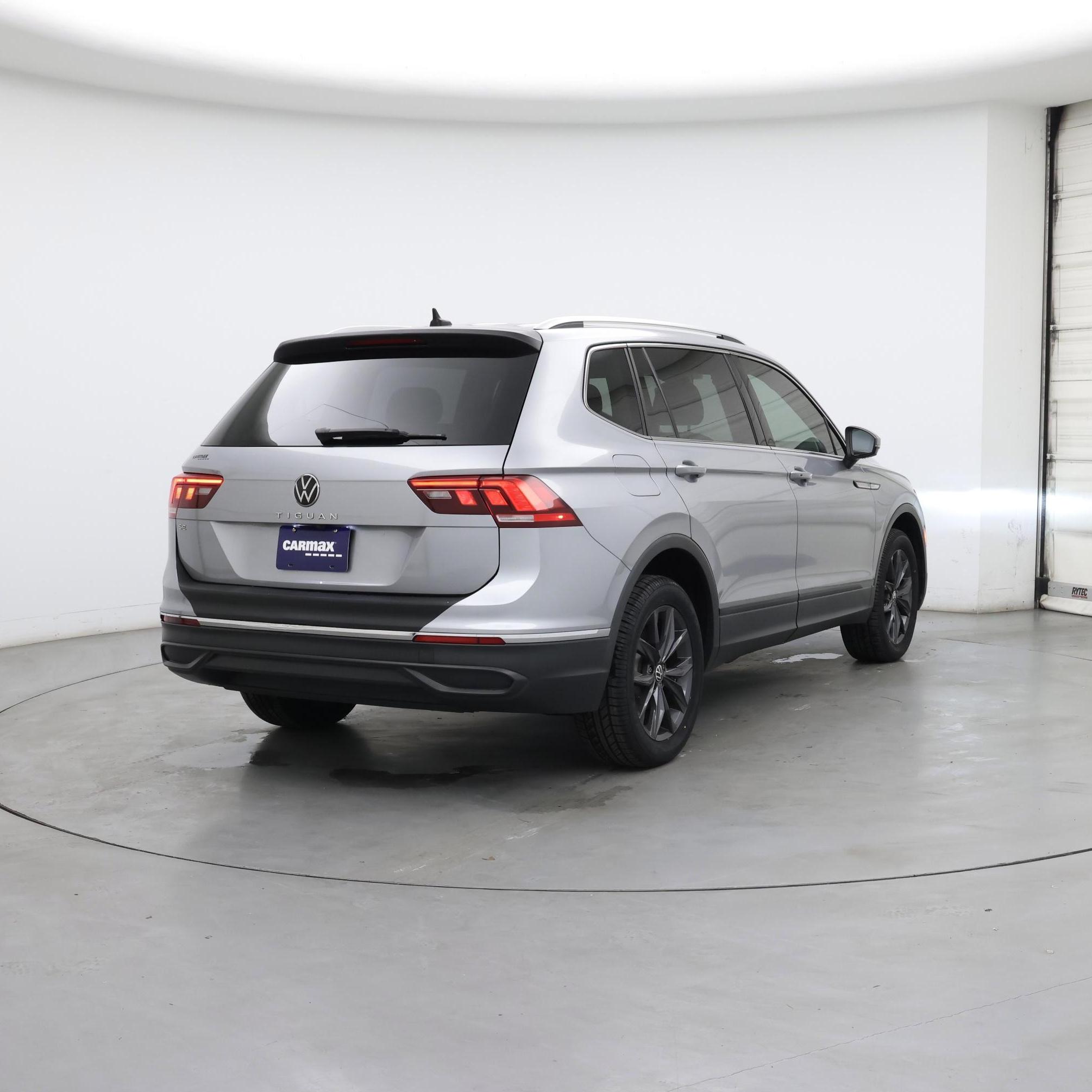 Thumbnail: 2022 Volkswagen Tiguan - 8