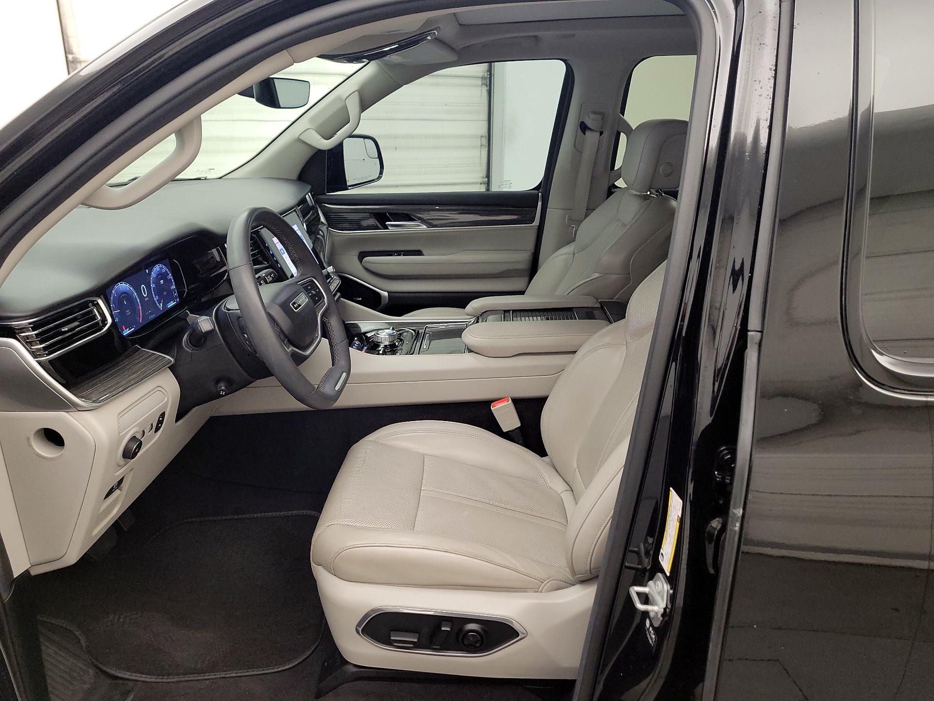 Thumbnail: 2022 Jeep Wagoneer - 11
