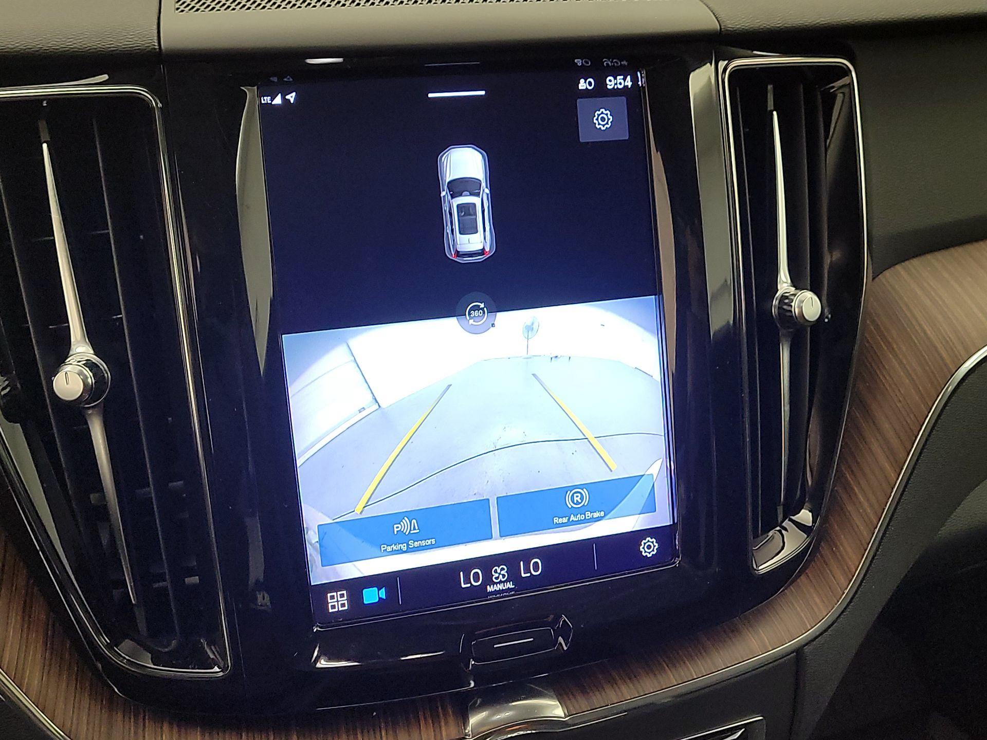 Thumbnail: 2023 Volvo XC60 - 14